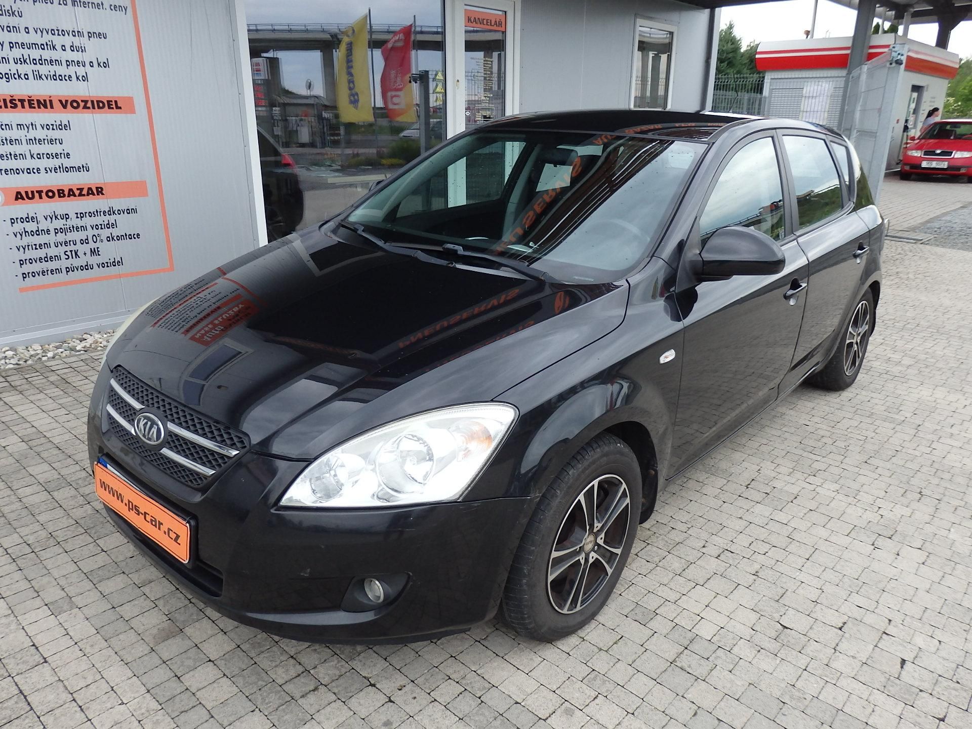Kia Cee´d, 1.6 CRDI 10x AIRBAG, ZÁVĚS - fotka 2
