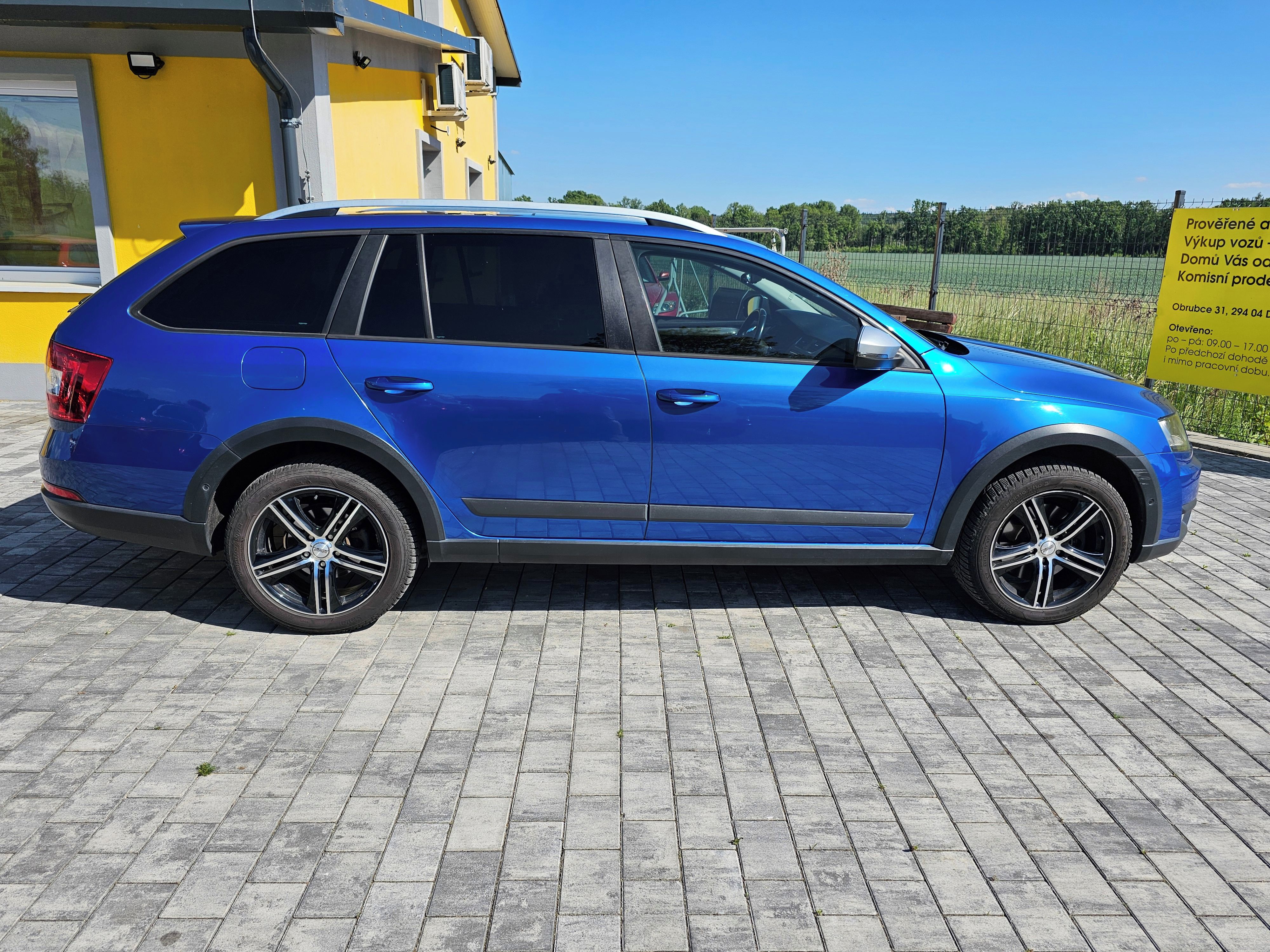 Škoda Octavia, Scout 2.0TDI 135kw,DSG,nez.top - fotka 4