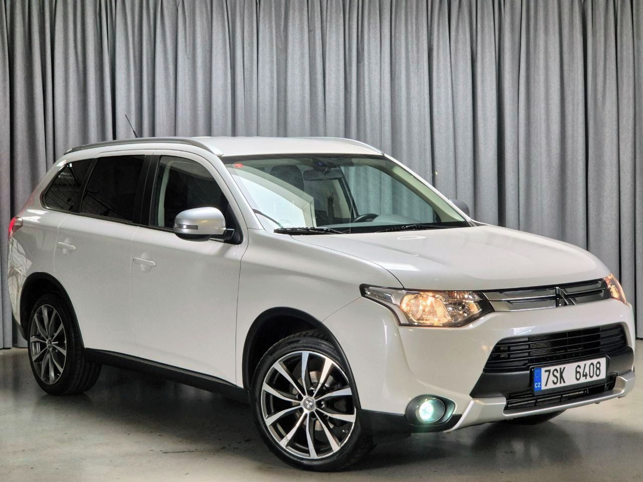 Mitsubishi Outlander, Kompletní servisní knížka - fotka 2
