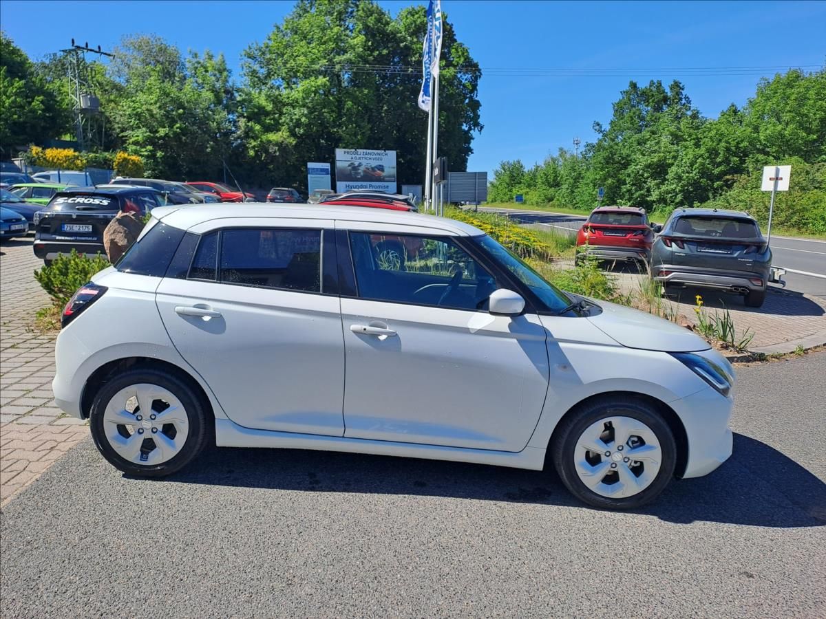 Suzuki Swift, 1,2   1,2 PREMIUM HYBRID CVT M - fotka 4