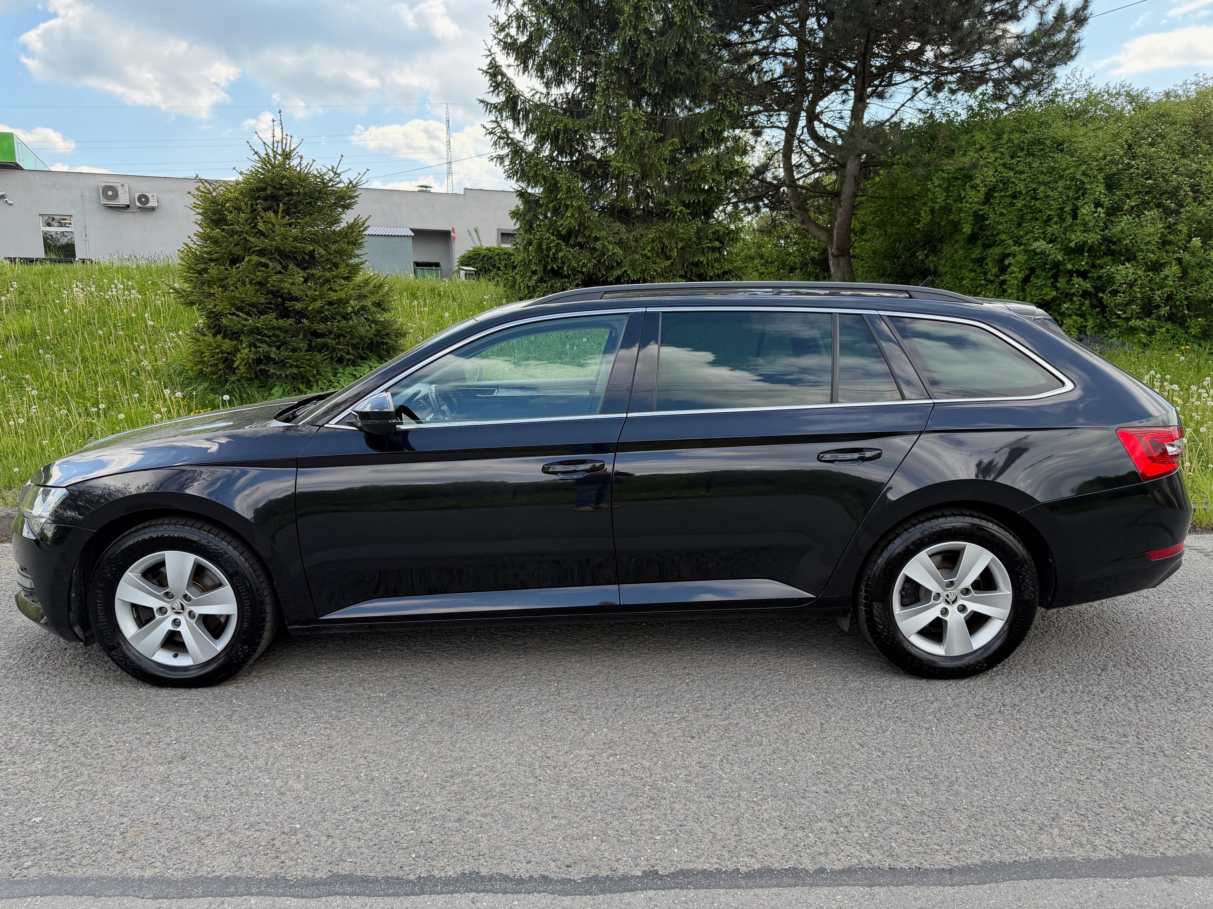 Škoda Superb, 2.0TDi 110kw DSG 1.maj - fotka 2