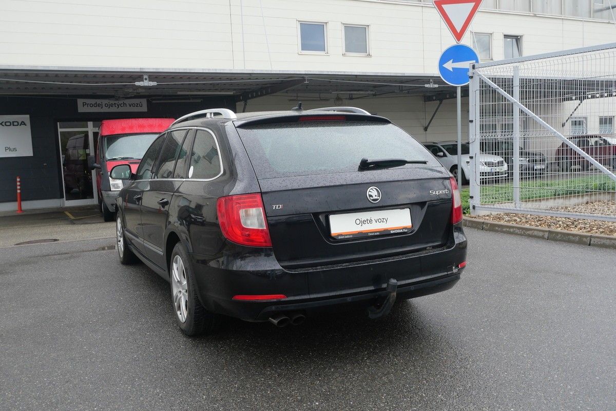 Škoda Superb, 2.0 TDI 103 kW Elegance - fotka 4