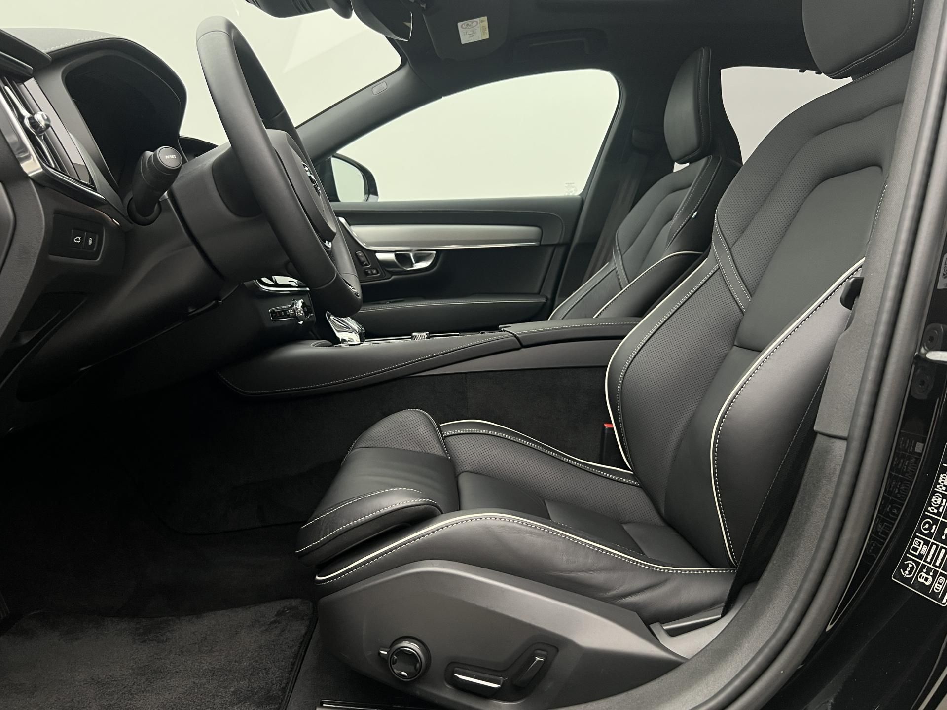 Volvo S90, T8 AWD RECHARGE ULTIMATE DARK - fotka 3