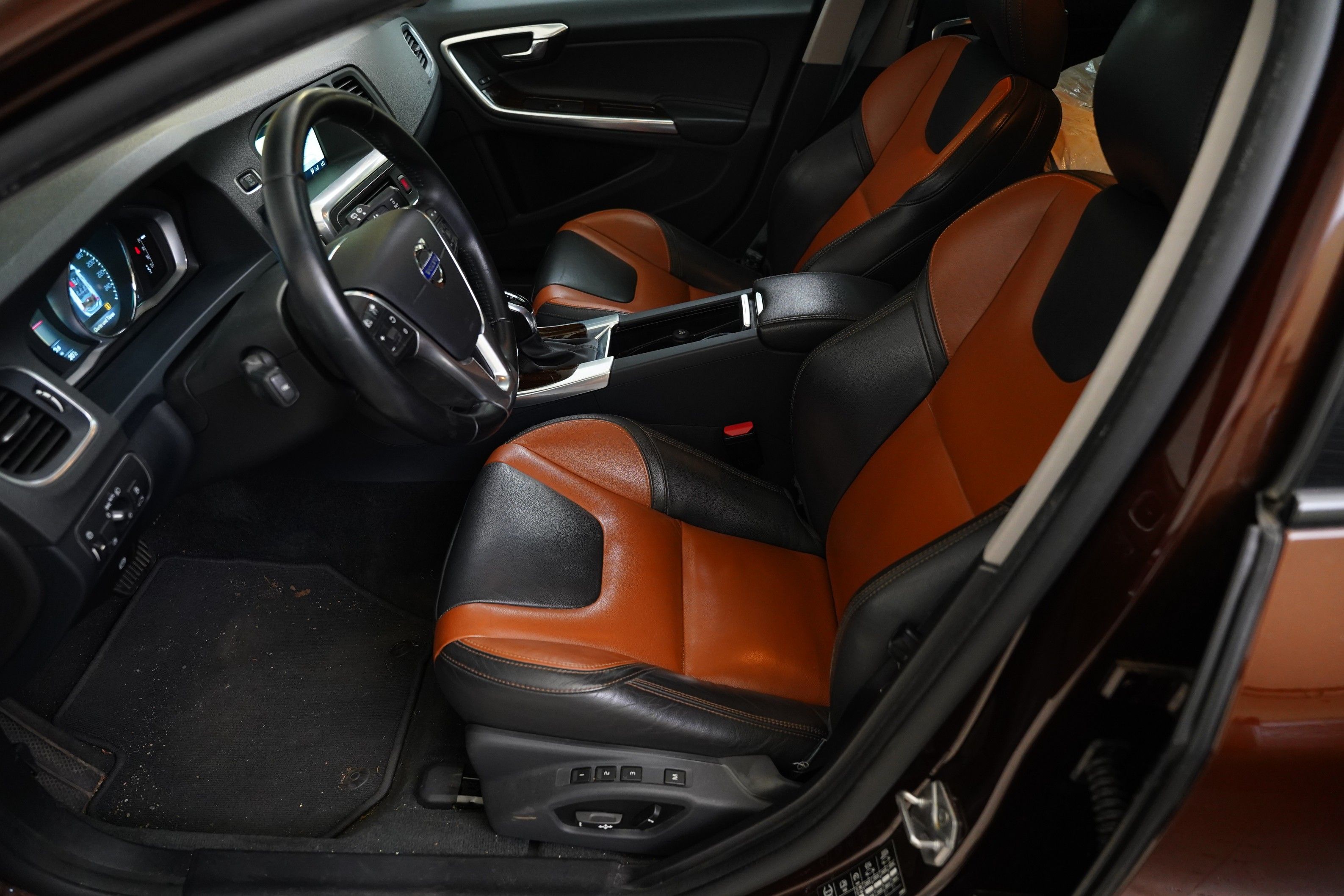 Volvo V60, 2.0 D4 140 kW Cross Country - fotka 4