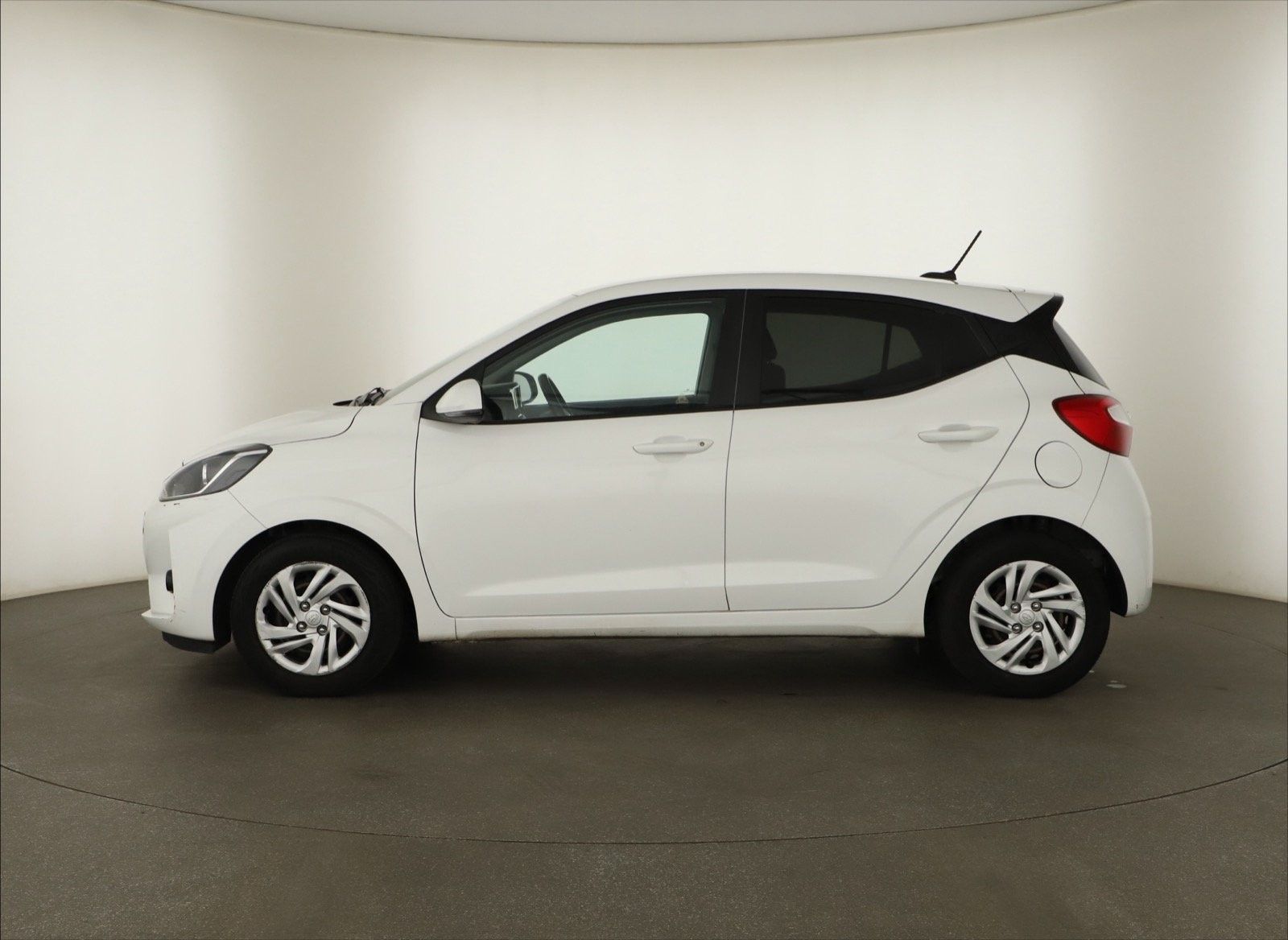 Hyundai i10, 1.0, Automat, ČR,1.maj - fotka 3