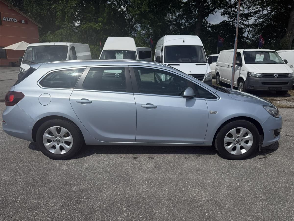 Opel Astra, 1,6 CDTi - fotka 4