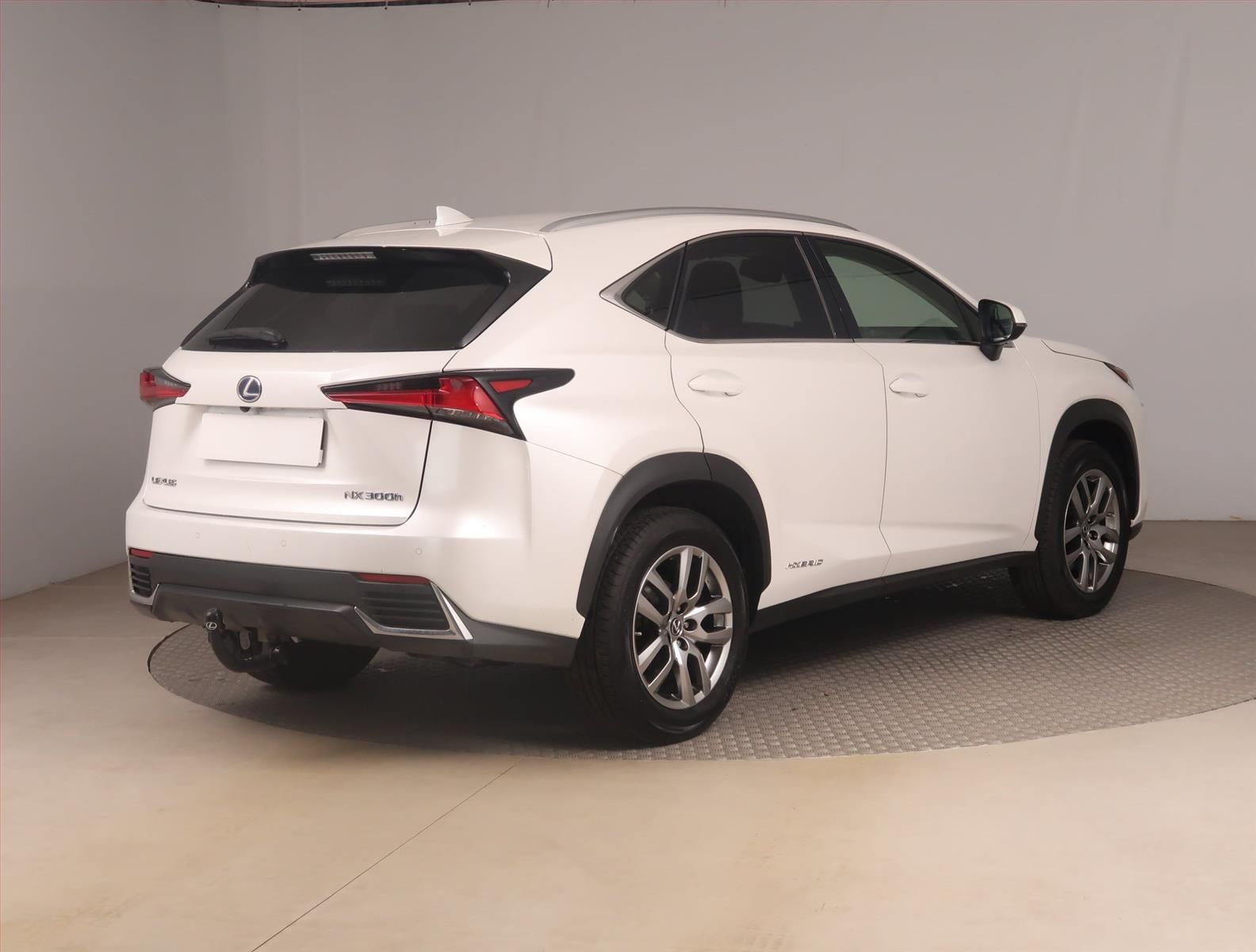 Lexus NX 300h, 300h, 4X4, Automat, ČR,1.maj - fotka 5