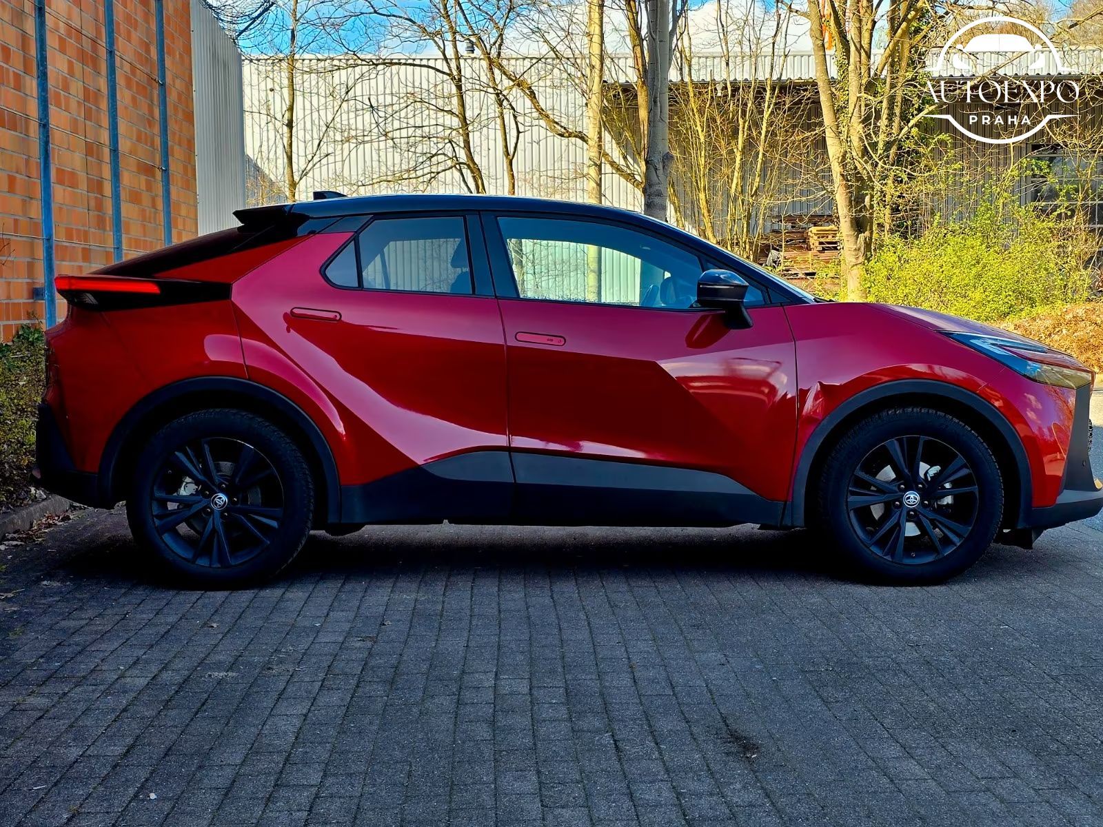 Toyota C-HR, Hybrid * LED - fotka 4