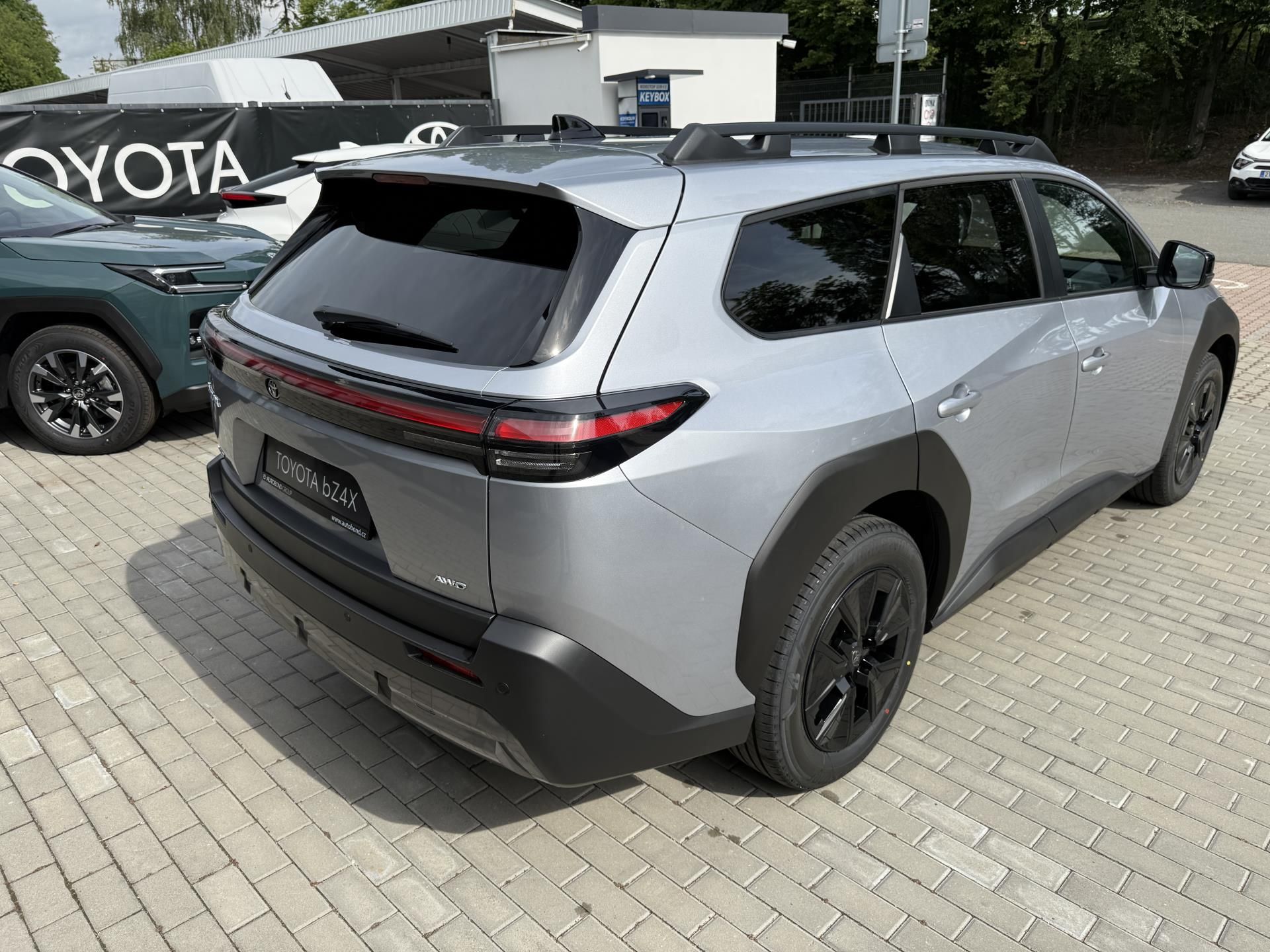 Toyota bZ4X Touring, BEV 380k 4X4 STYLE - fotka 6