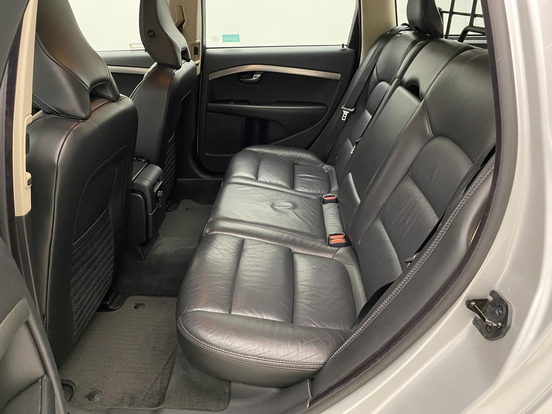 Volvo XC70, D5 AWD MOMENTUM - fotka 5