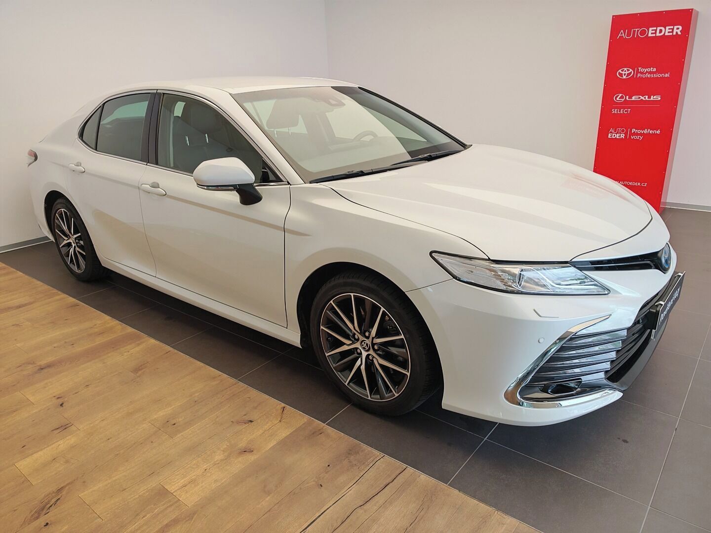 Toyota Camry, 2.5 Hybrid Executive - fotka 3