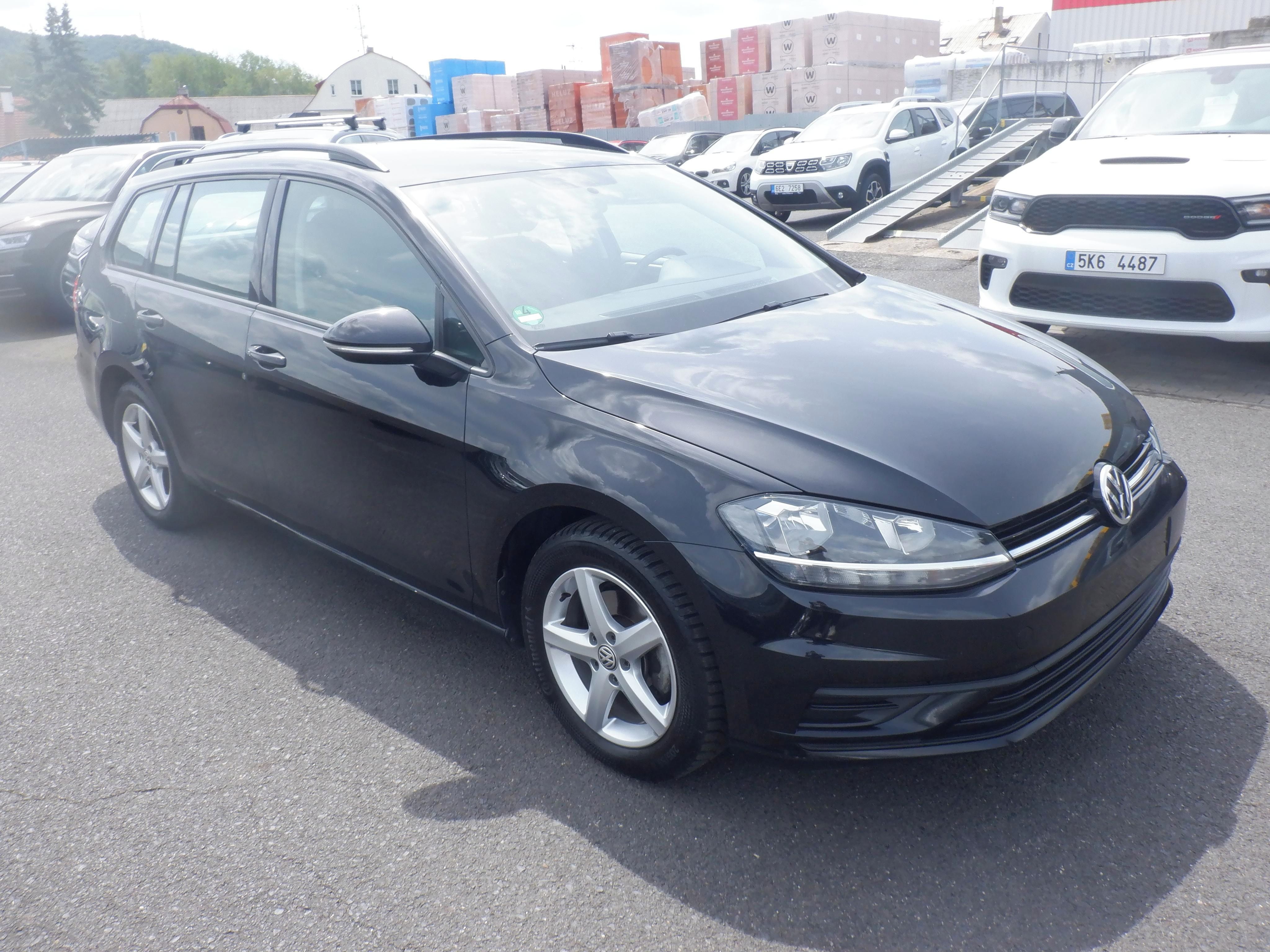 Volkswagen Golf, 1.6 TDI Tredline,1.majitel - fotka 3