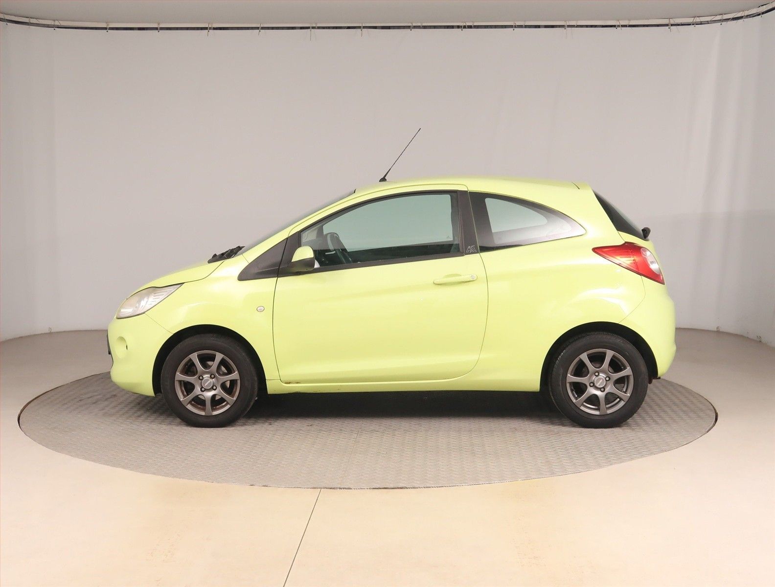 Ford Ka, 1.2 i, po STK, udržované - fotka 3