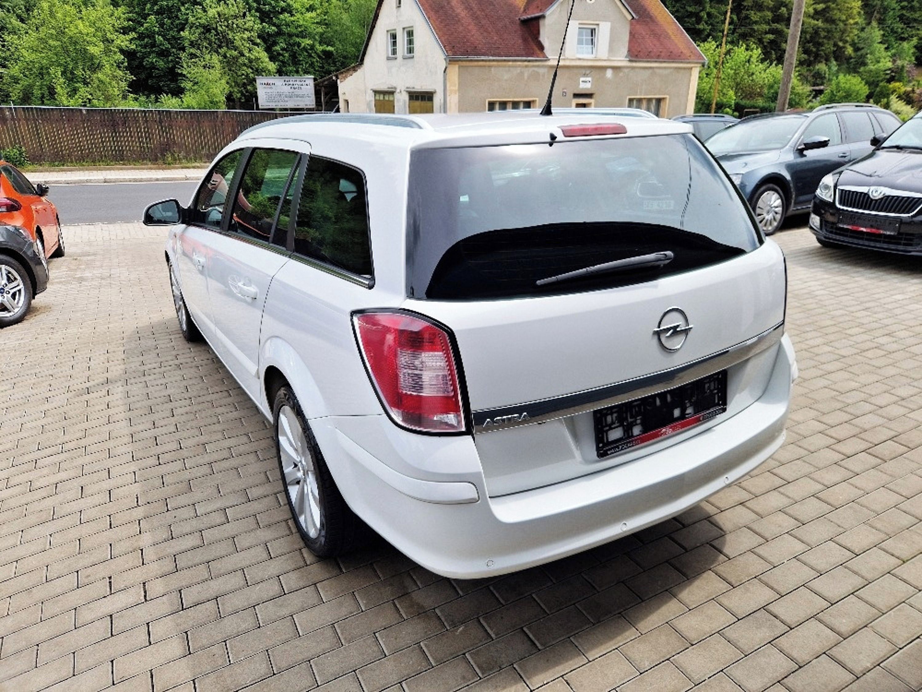 Opel Astra, 1.6 (85 kW), 101 tis. km - fotka 3