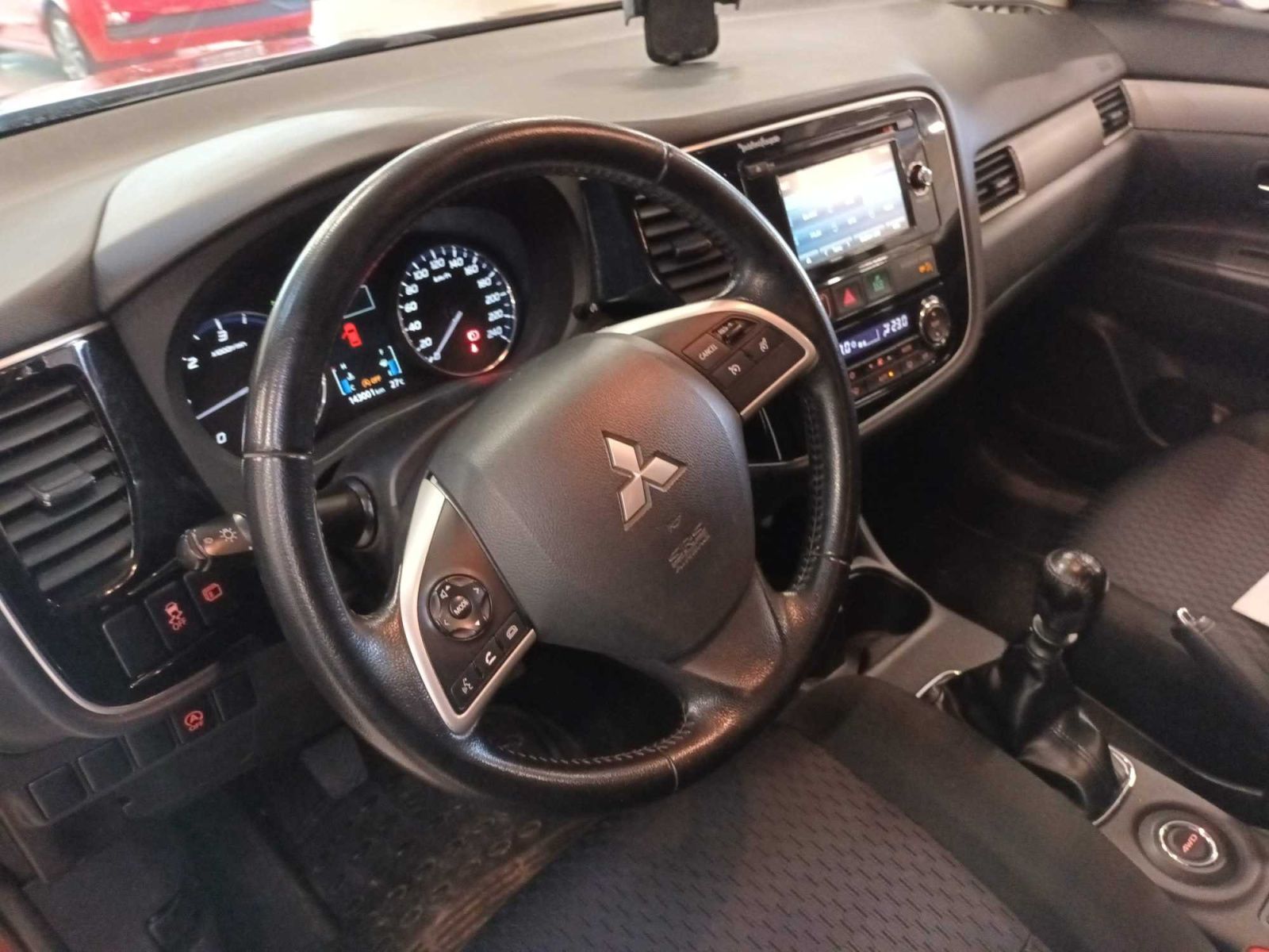 Mitsubishi Outlander, 2.2 DI-D, 4X4, 7 míst - fotka 3