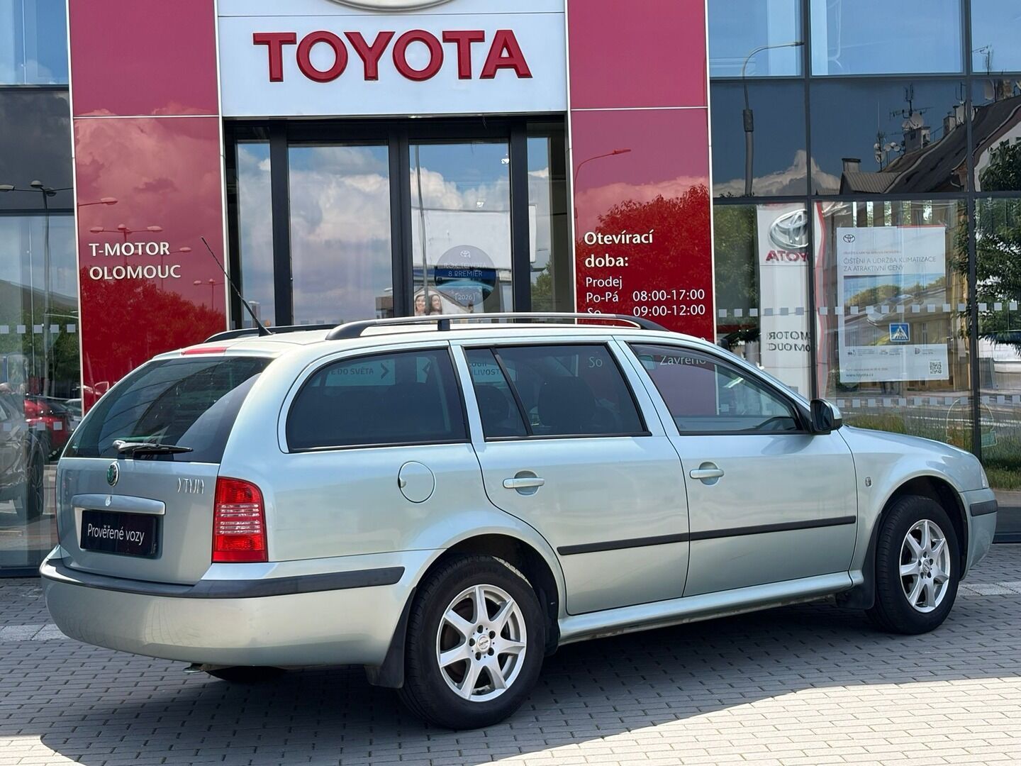 Škoda Octavia, 1.6 Tour Twin Power - fotka 3