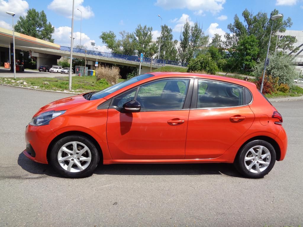 Peugeot 208, 1.2i  KOUPENO ČR - fotka 2