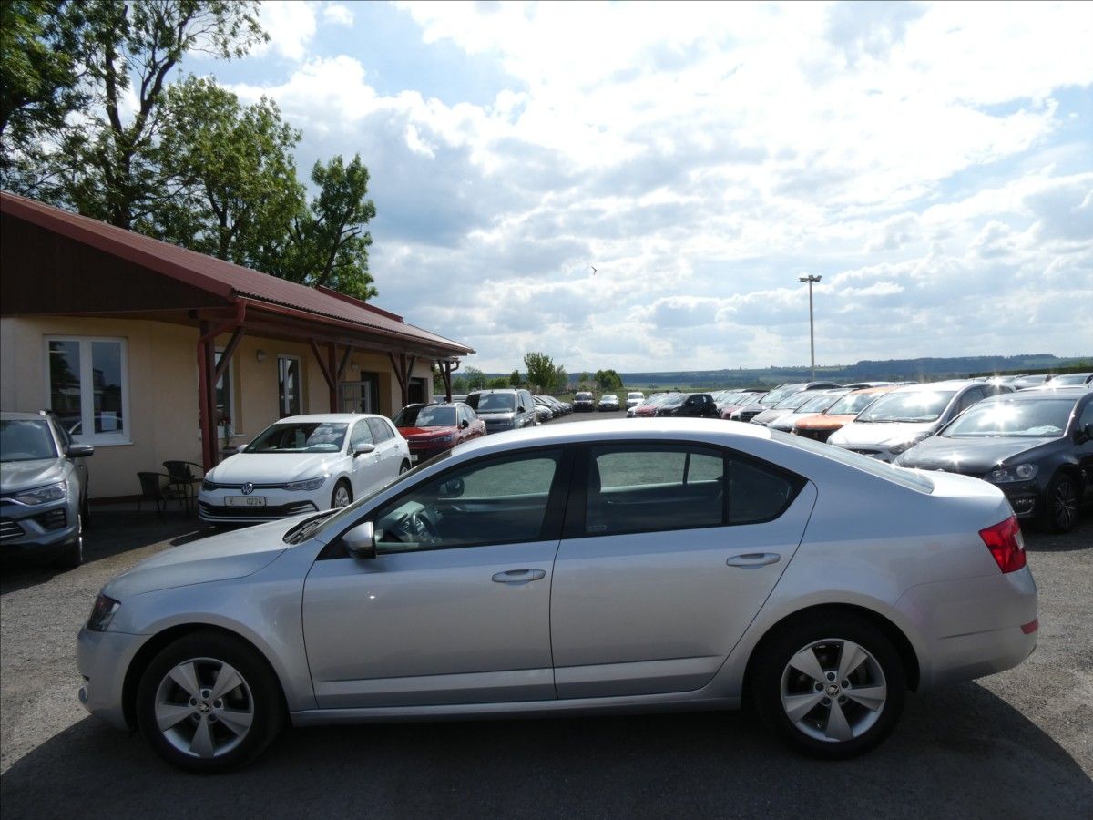 Škoda Octavia, 1,6 TDI 81kW Style auto klima - fotka 6