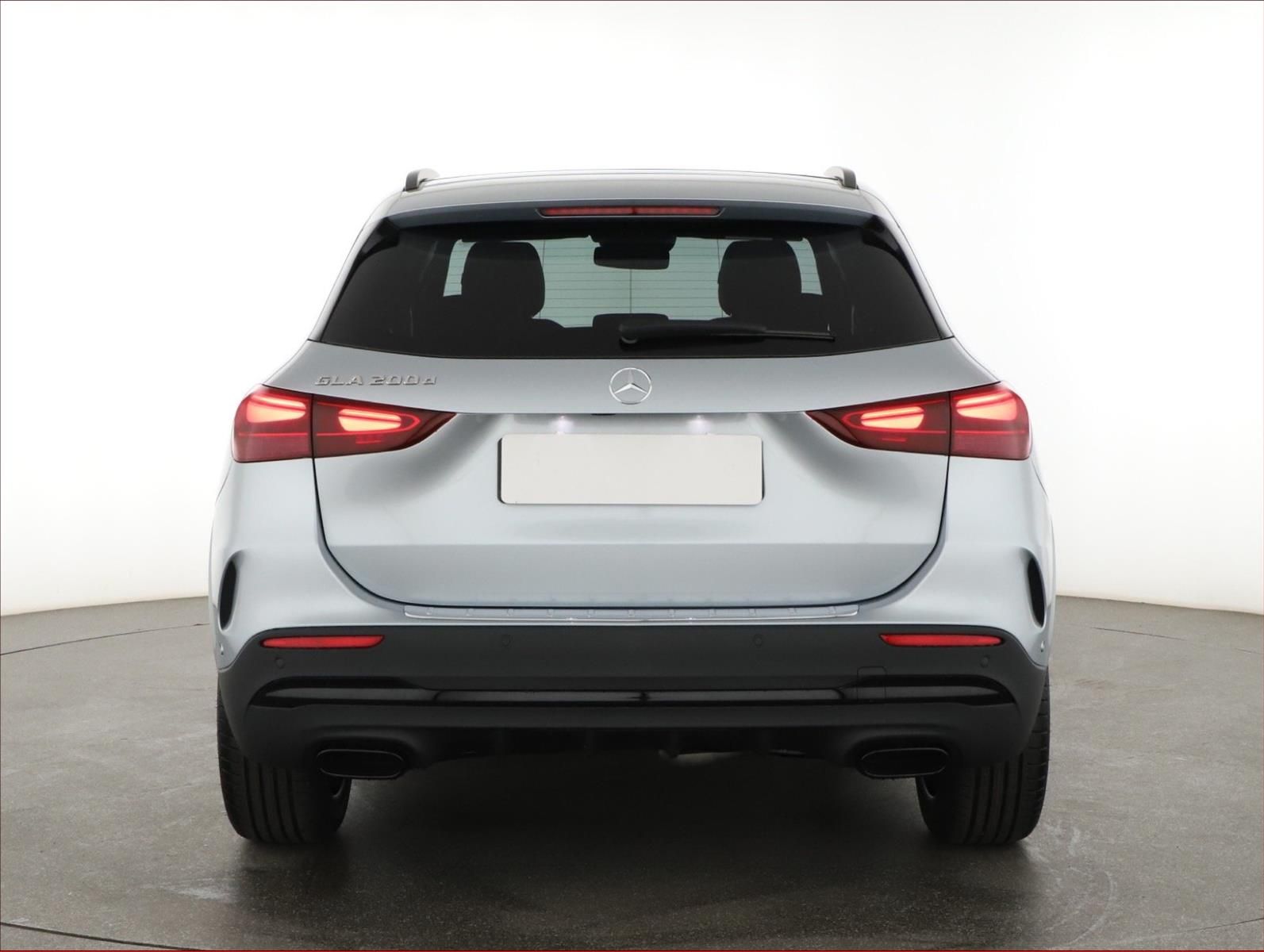 Mercedes-Benz GLA, 200 d, AMG Line - fotka 4