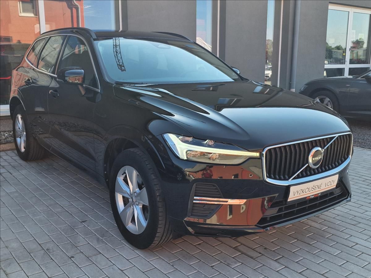 Volvo XC60, B4 AWD Momentum Pro Auto,1Maj - fotka 3