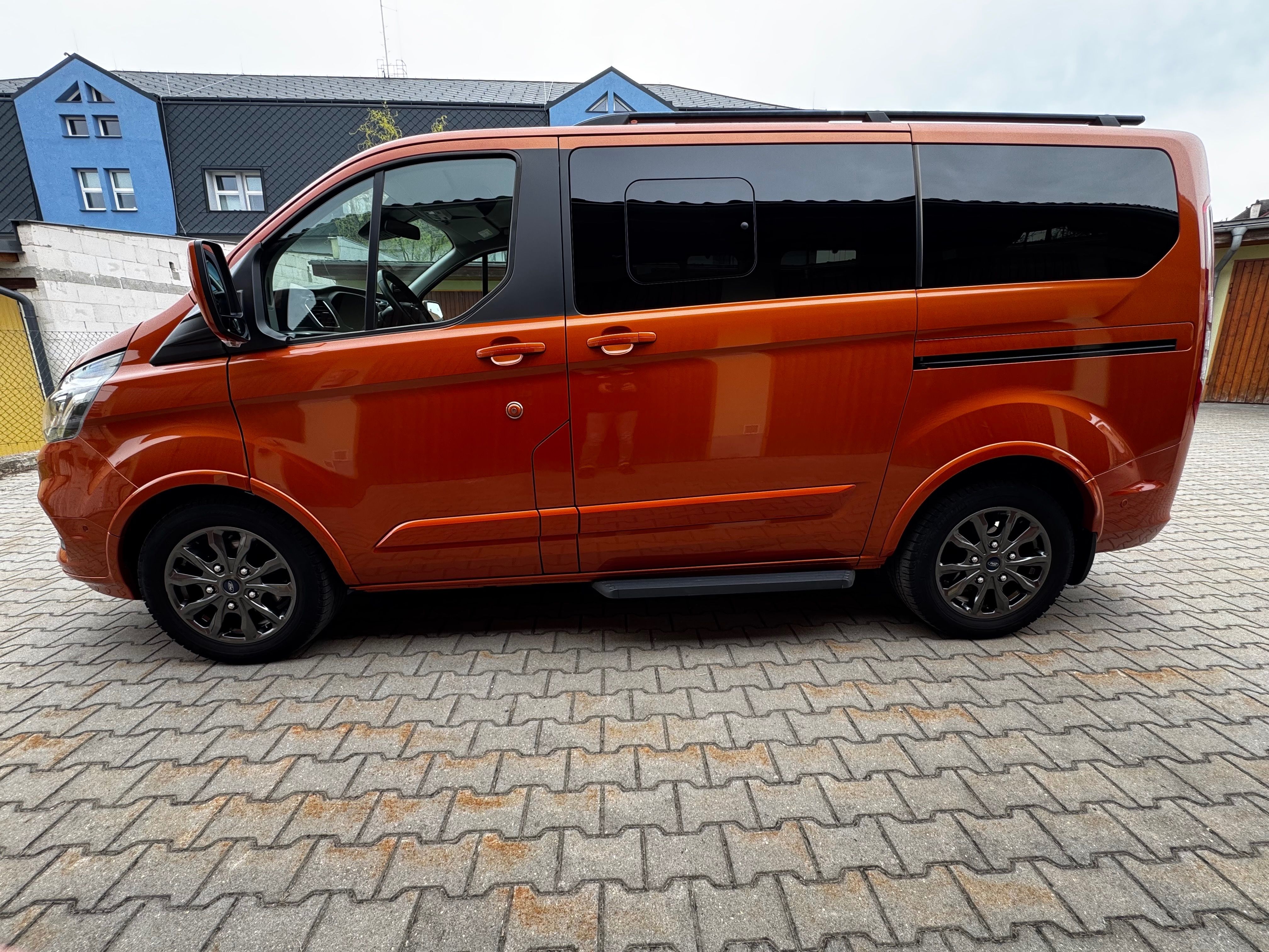 Ford Tourneo Custom - fotka 2