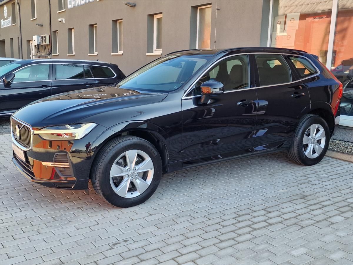 Volvo XC60, B4 AWD Momentum Pro Auto,1Maj - fotka 6