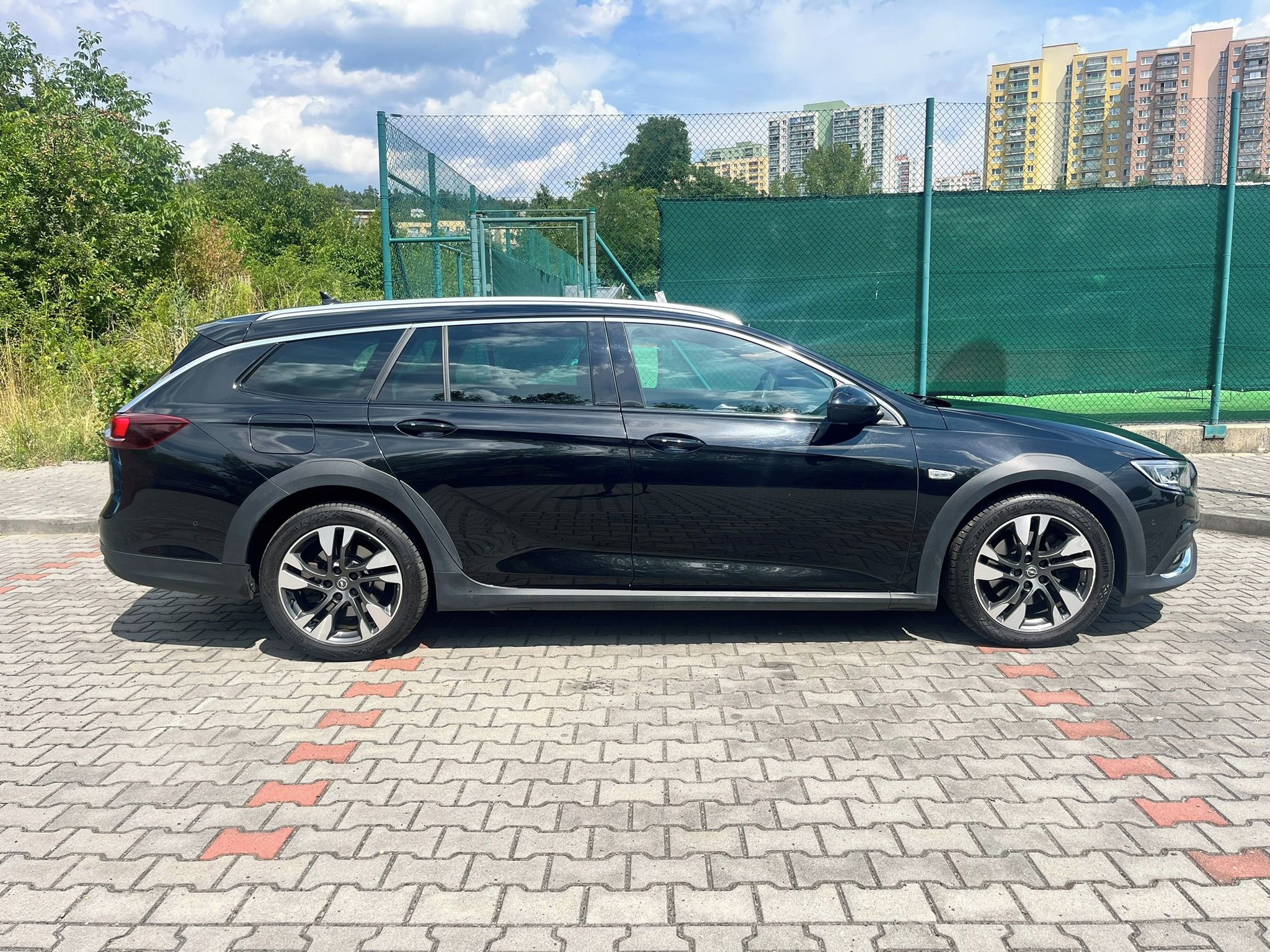 Opel Insignia, 2,0 Bi-turbo 210k,4x4,ČR,DPH - fotka 2