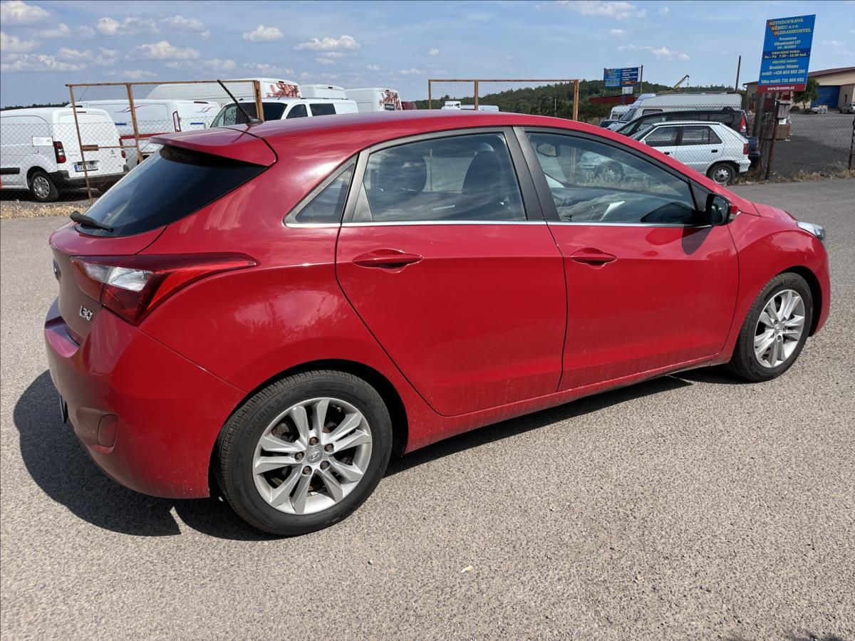 Hyundai i30, 1,6 CRDi ČR ALU KAMERA 2x KOLA - fotka 5