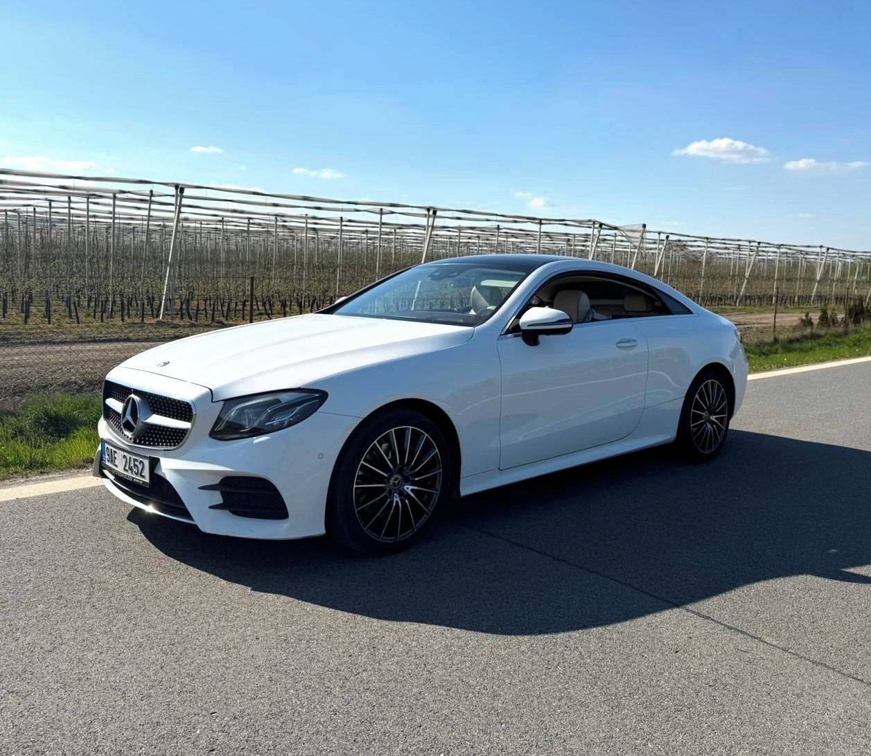 Mercedes-Benz Třídy E, E200 4MATIC AMG BURMESTER ČR - fotka 2
