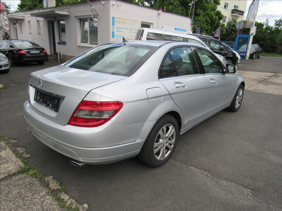 Mercedes-Benz Třídy C, 2,5 i C 230 V6 150kW Automat - fotka 6
