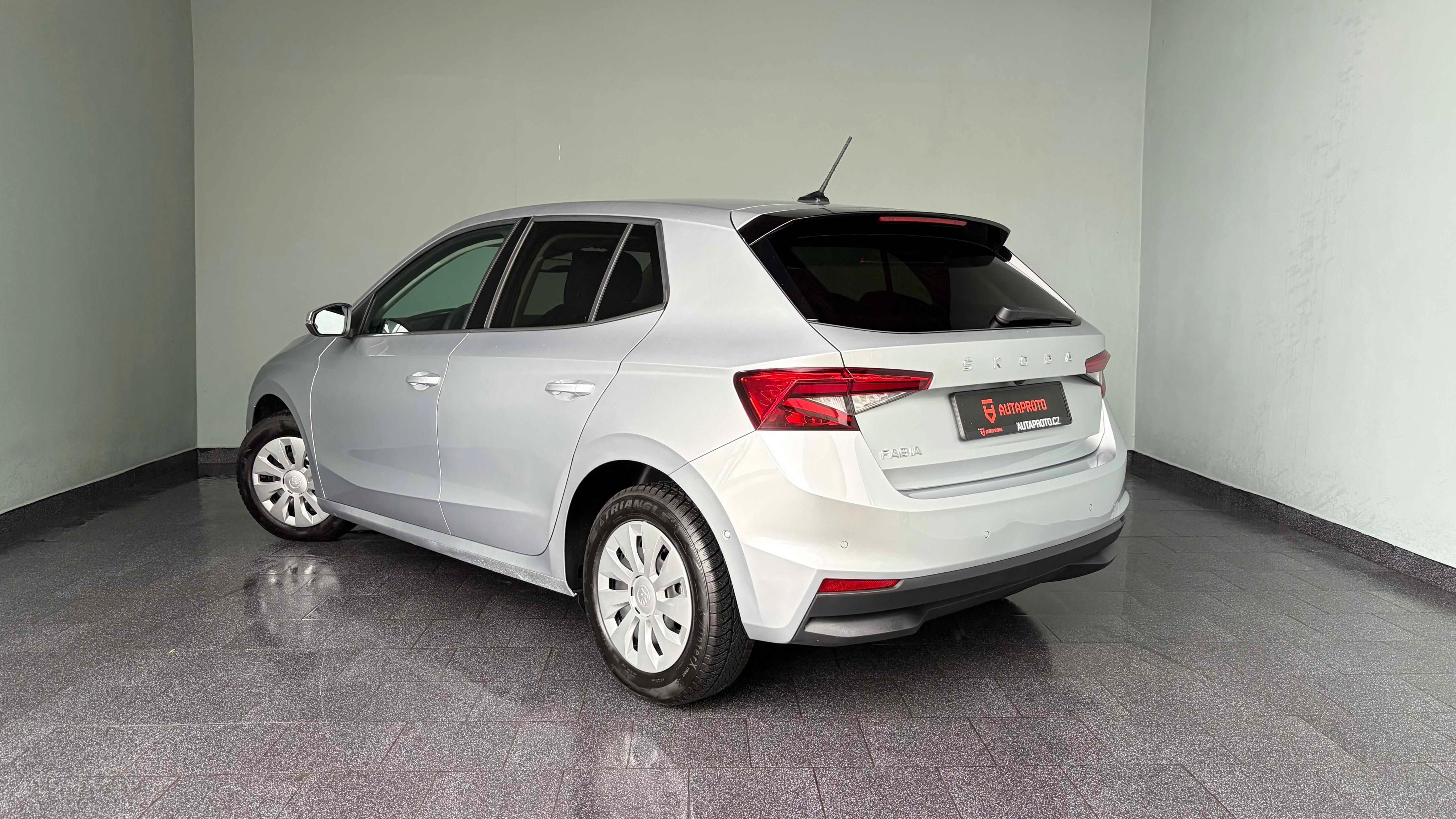 Škoda Fabia, 1.5TSi-DSG-ACC-Kessy-ZÁR5r/100 - fotka 4