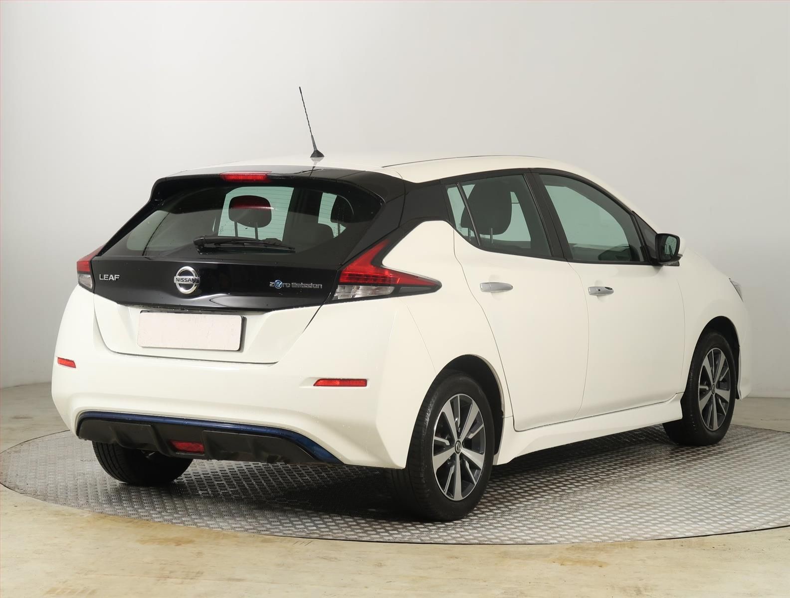 Nissan LEAF, 40 kWh, Automat, Kůže - fotka 5