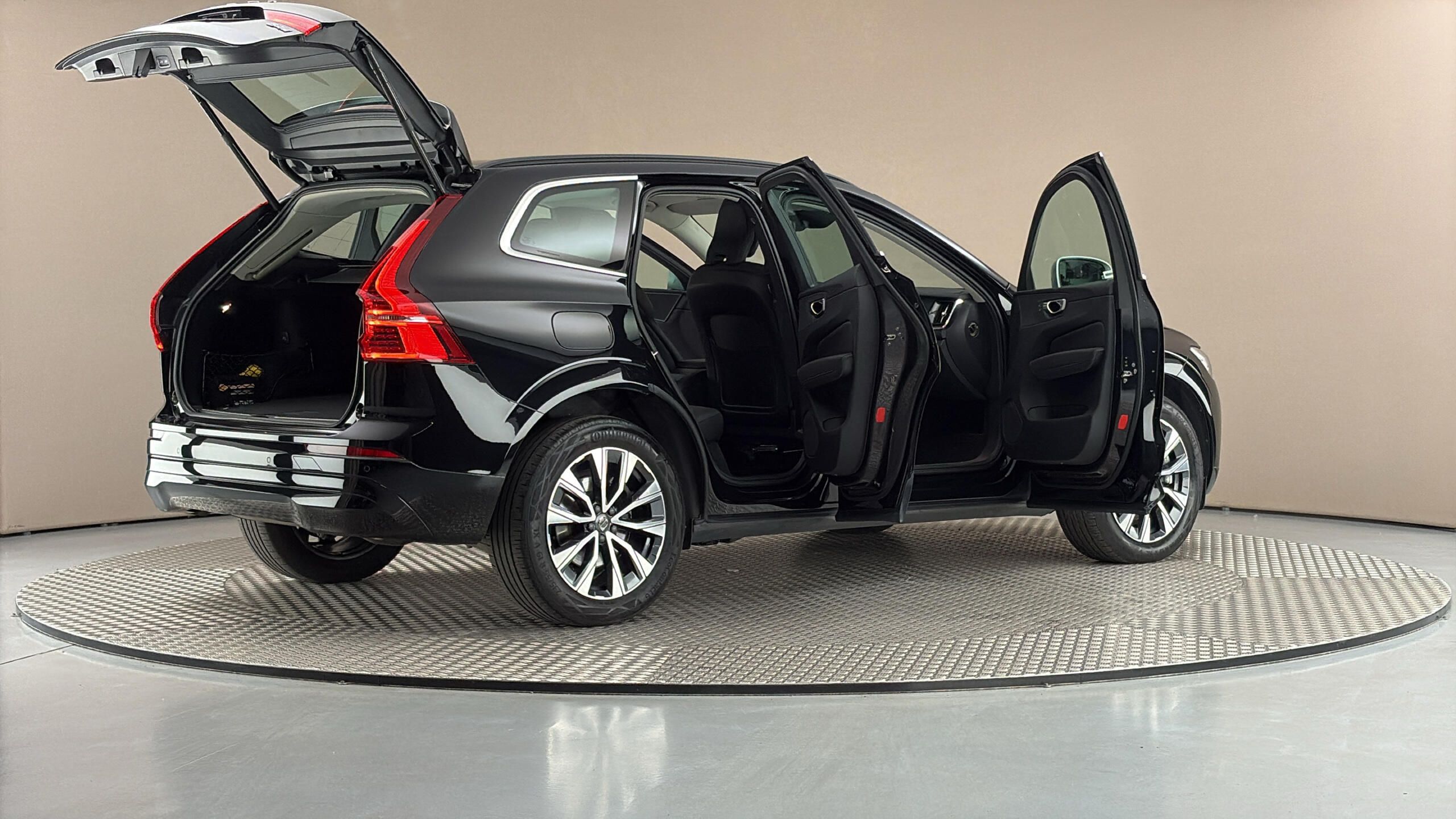 Volvo XC60, 2.0 B4 AUT AWD Momentum Pro - fotka 6