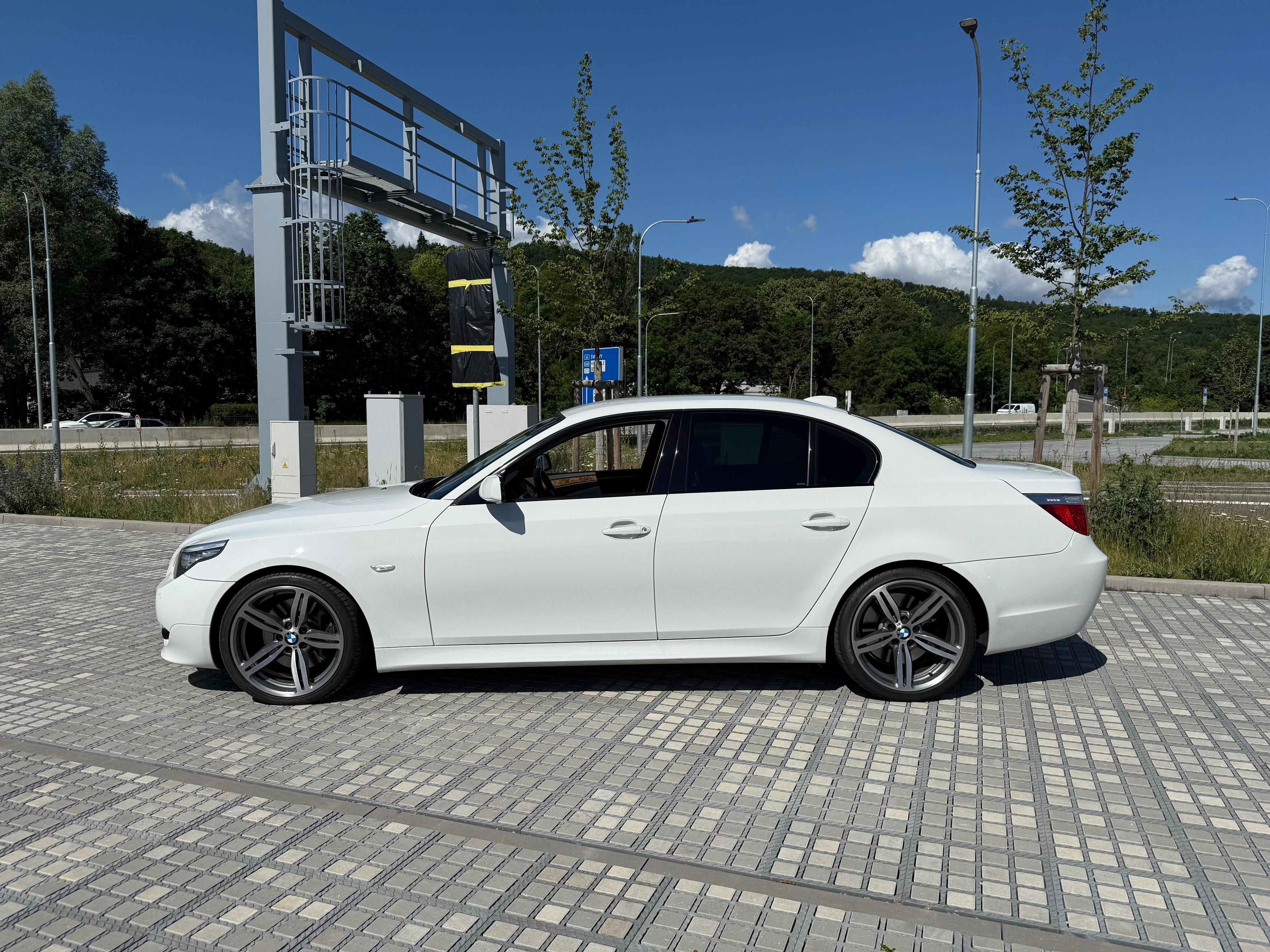 BMW Řada 5, 540i V8 Sběratelský kus - fotka 2