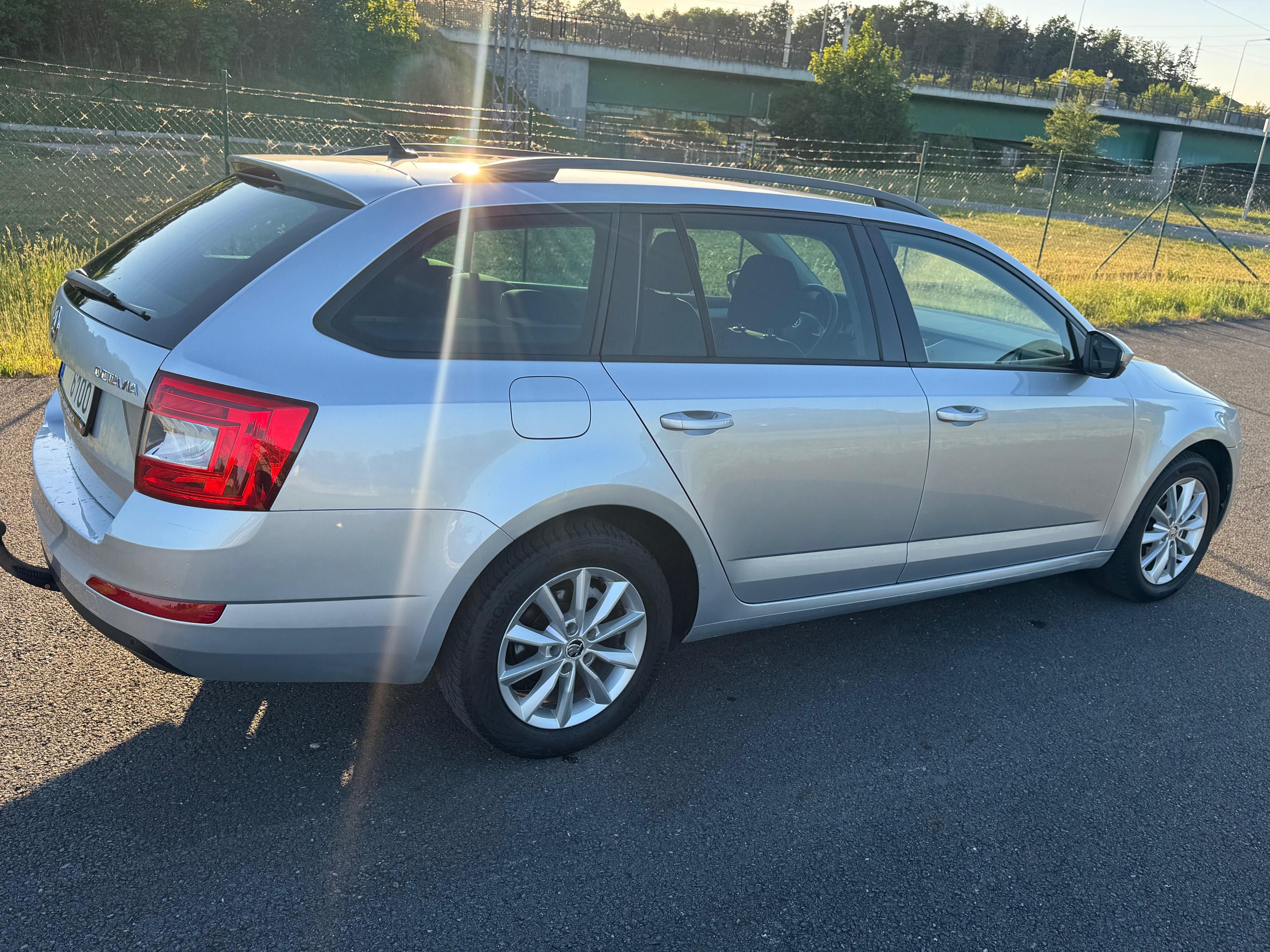 Škoda Octavia, kombi 2.0tdi dsg - fotka 4