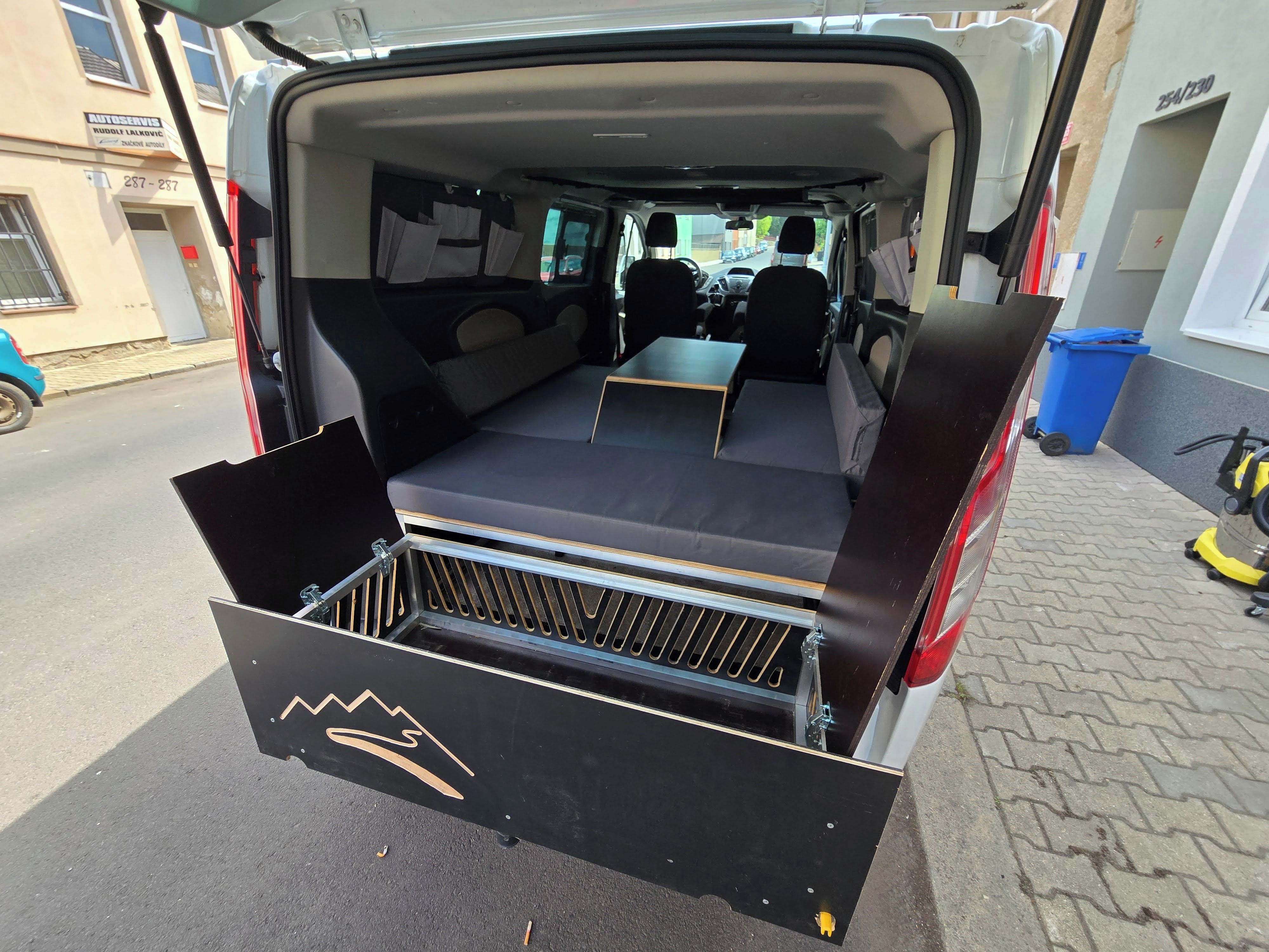 Ford Tourneo Custom, 2.2TDCi, L2 se spací vestavbou - fotka 2