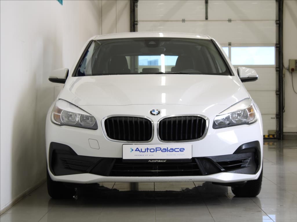 BMW Řada 2, 1,5 216i MT 137tkm. 2.maj.ČR - fotka 2