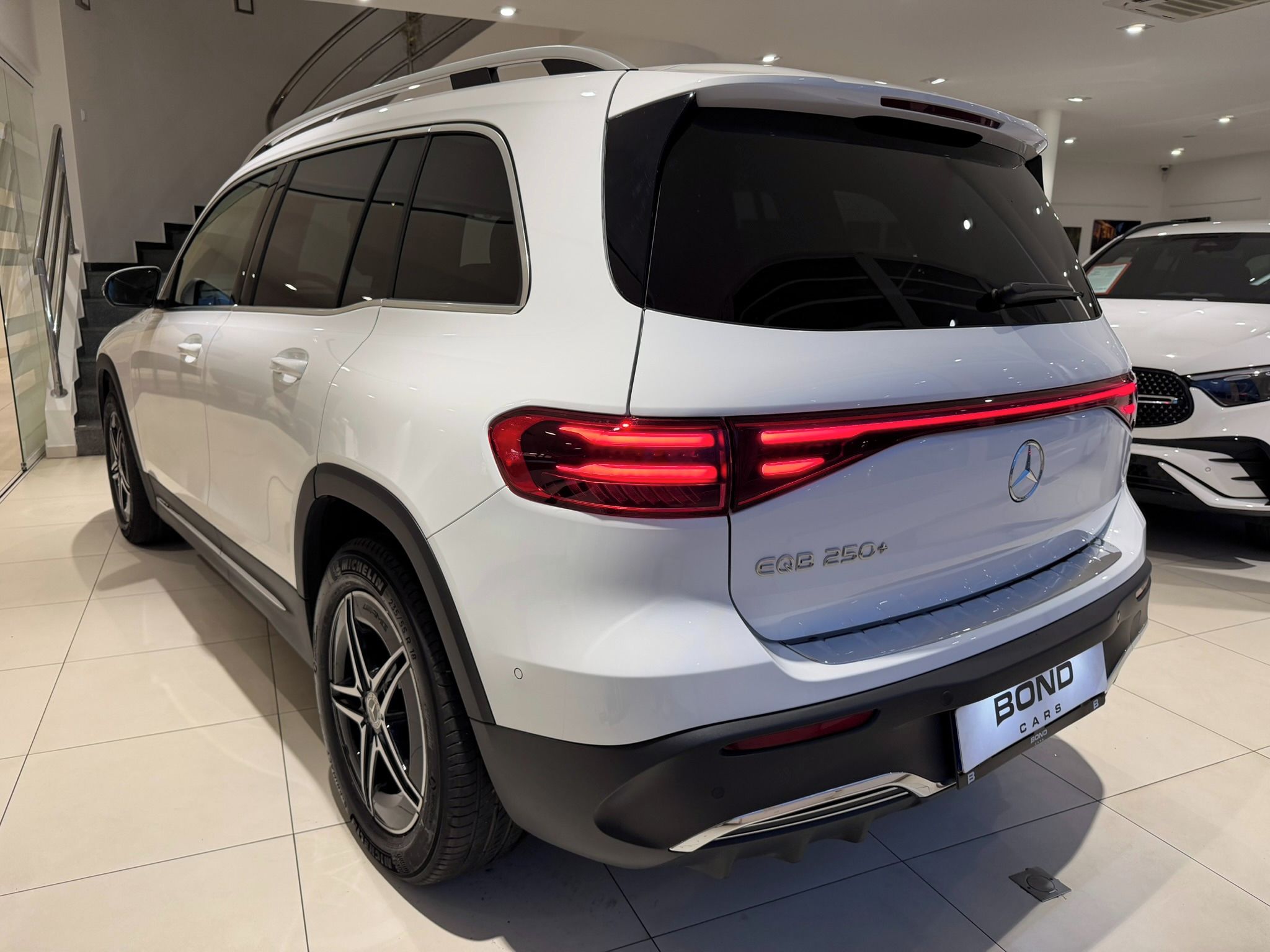Mercedes-Benz EQB, 250+/AMG/LED/PARKTRONIC - fotka 4