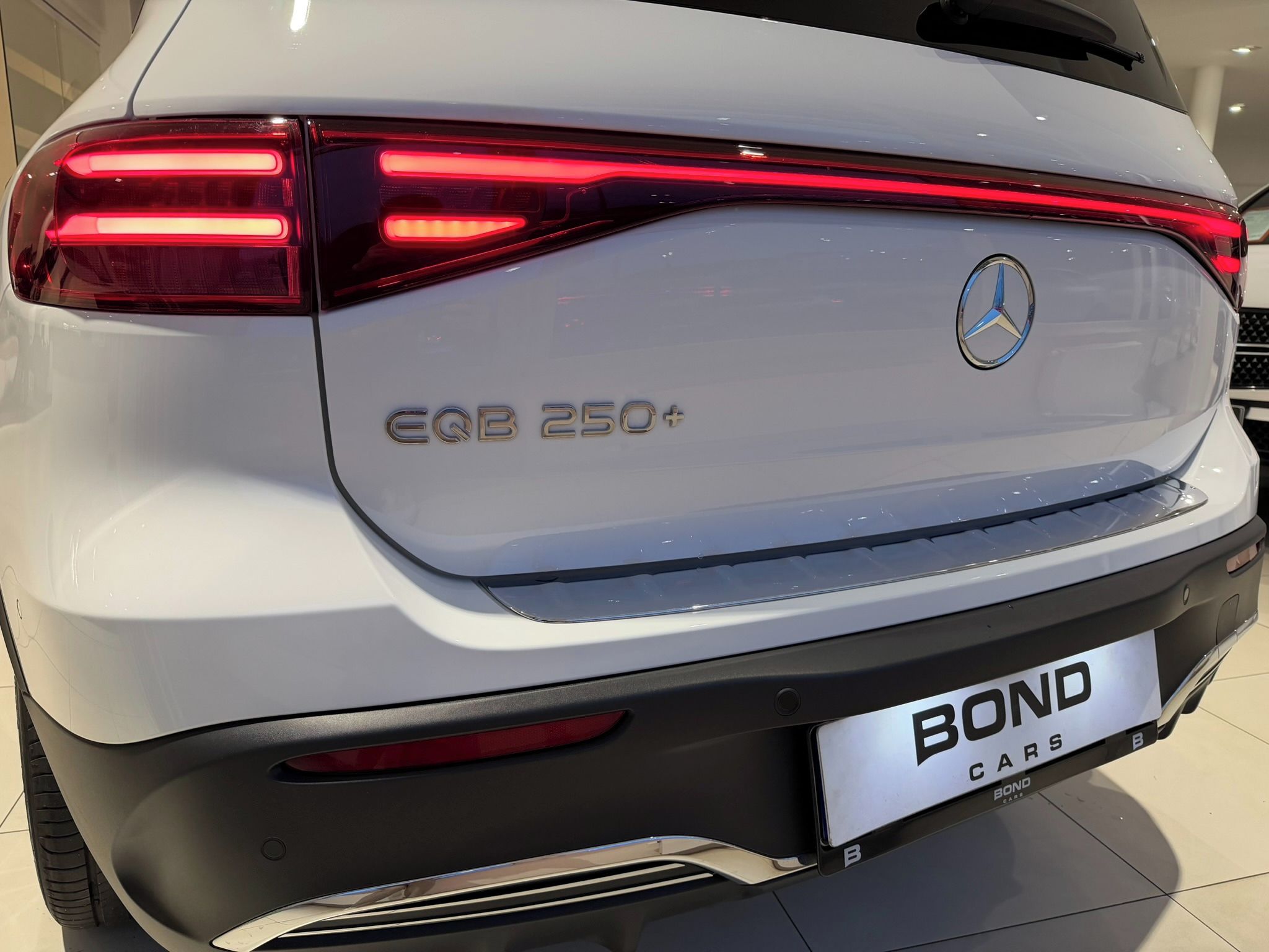 Mercedes-Benz EQB, 250+/AMG/LED/PARKTRONIC - fotka 5