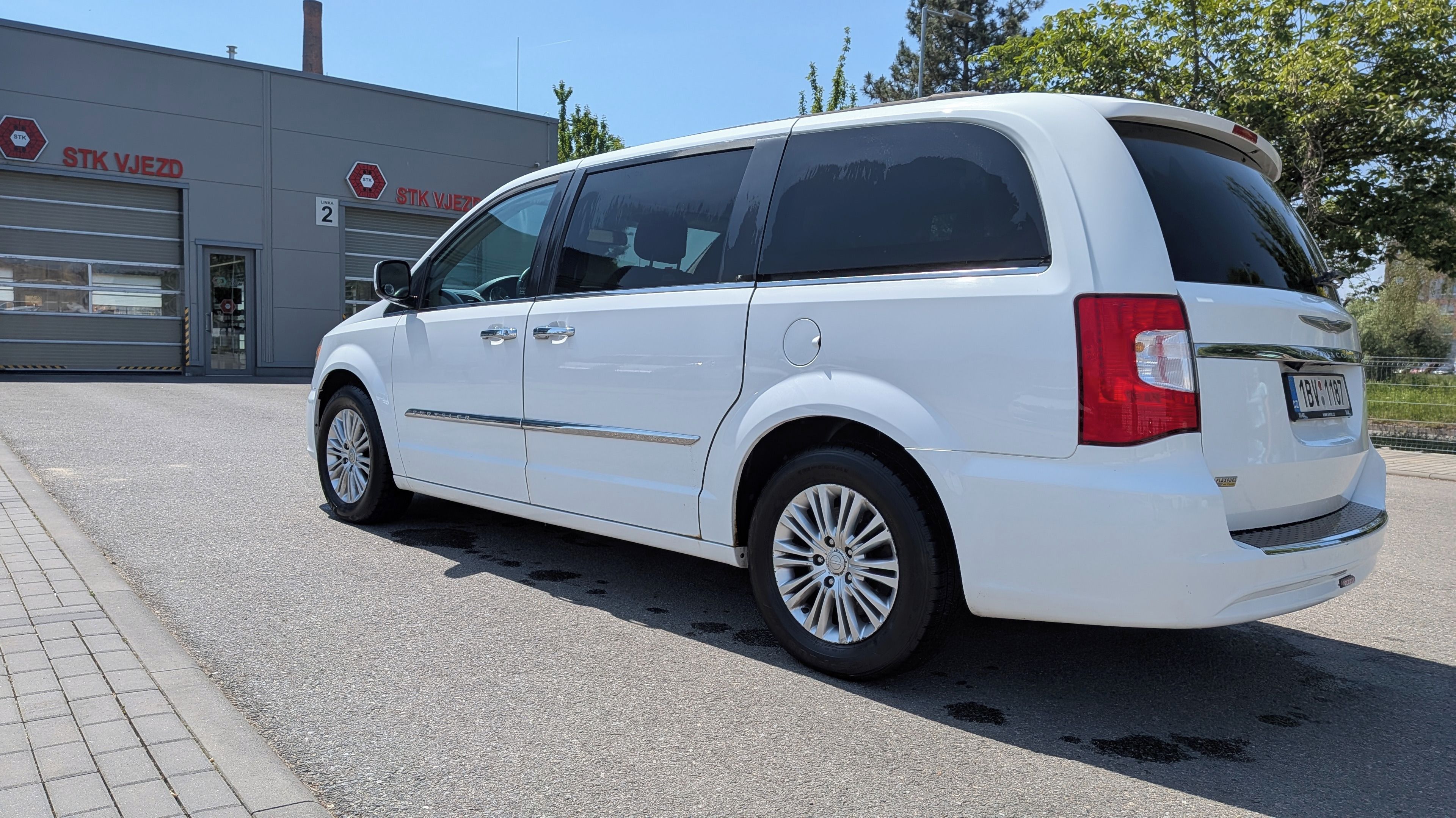 Chrysler Town & Country - fotka 6