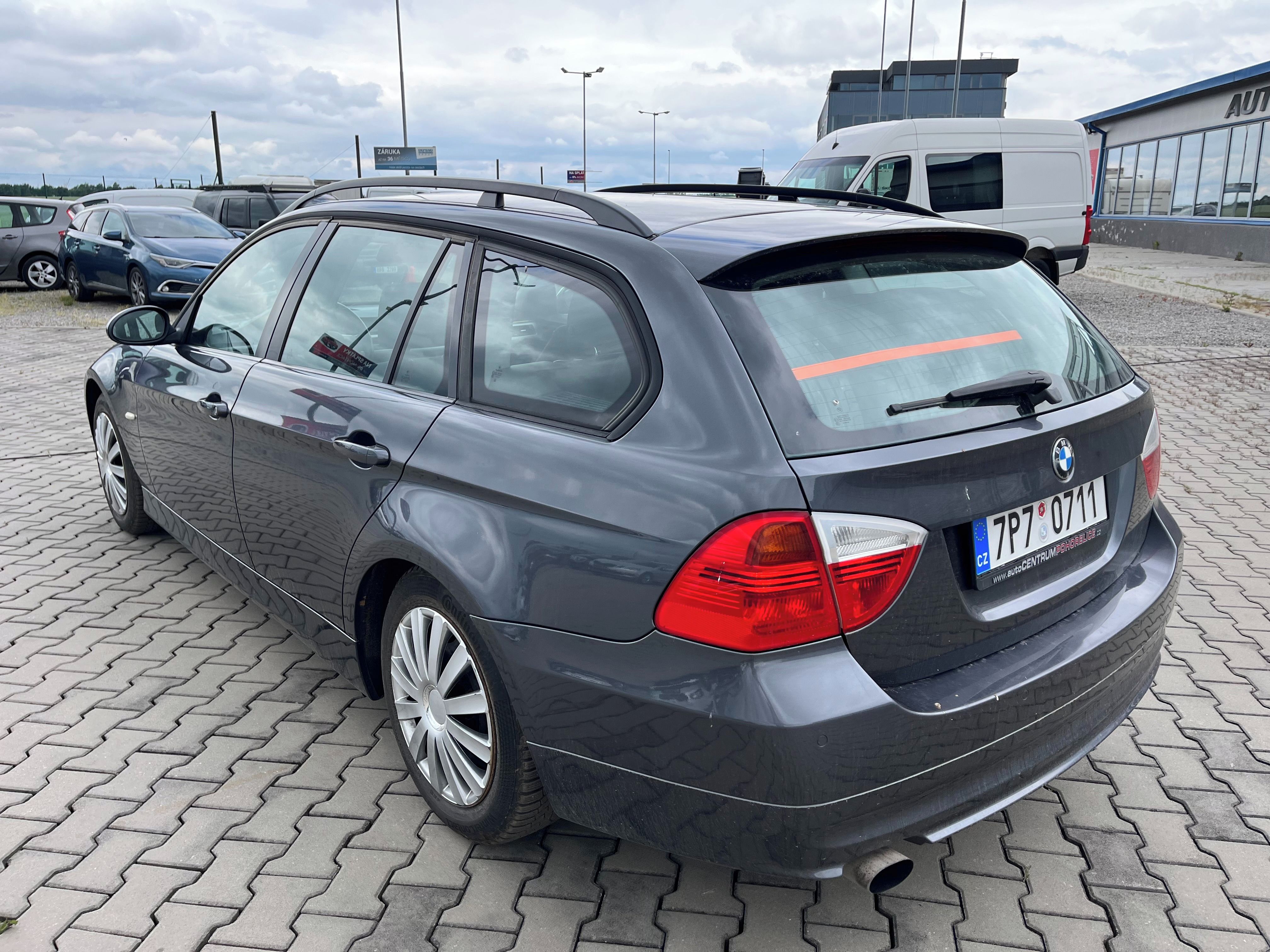 BMW Řada 3, 320i*110KW*Výhřev* - fotka 6