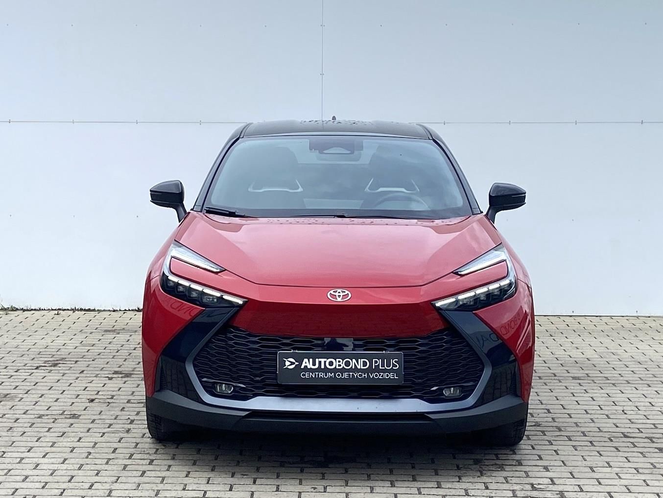 Toyota C-HR, 2.0 PHEV 220k c-CVT Executive - fotka 4