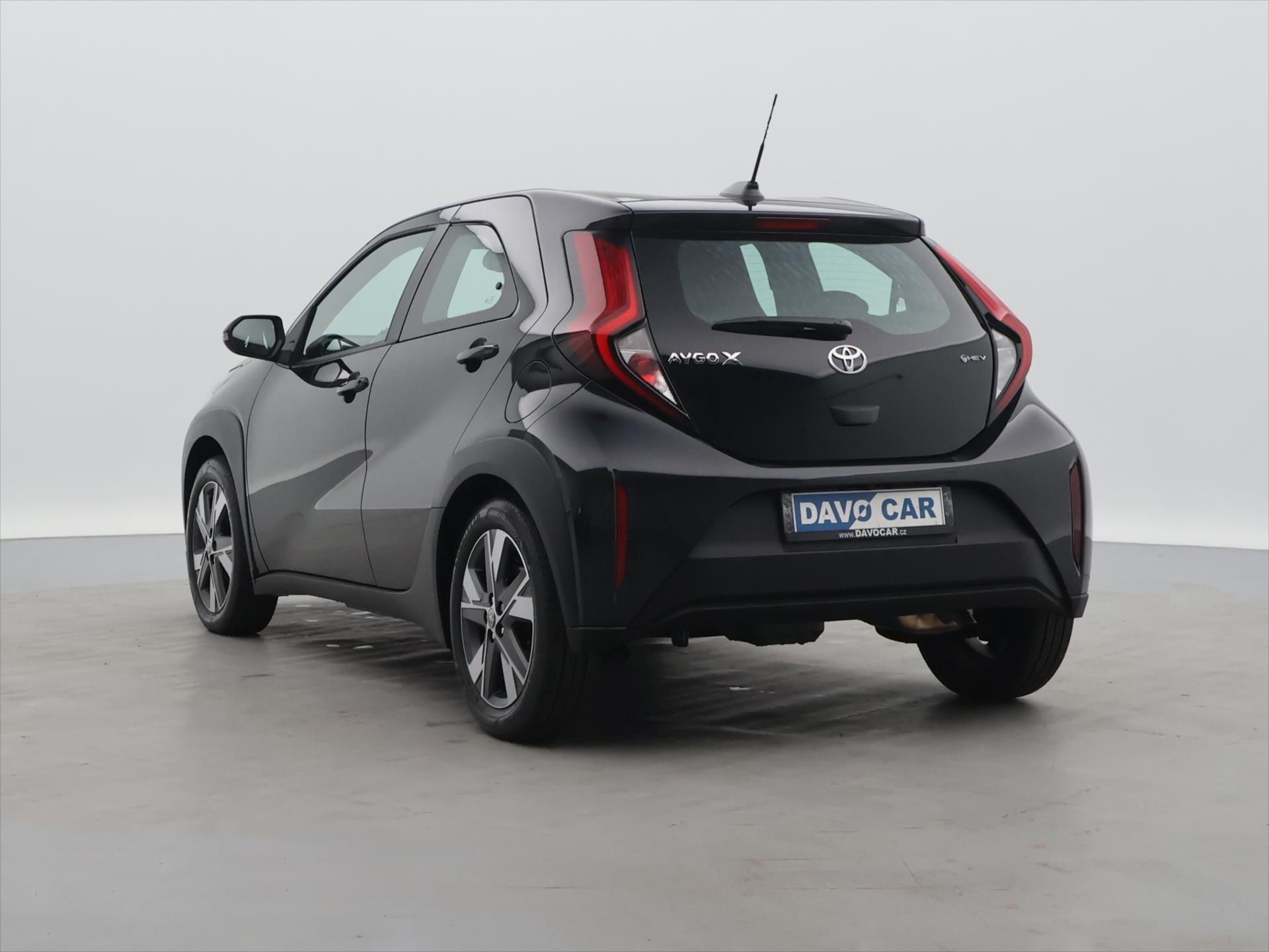 Toyota Aygo, 1,5 X HEV 85kW Comfort CZ - fotka 5