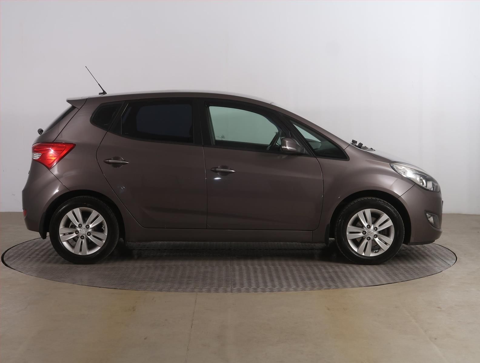 Hyundai ix20, 1.6 CVVT, Serv.kniha - fotka 6