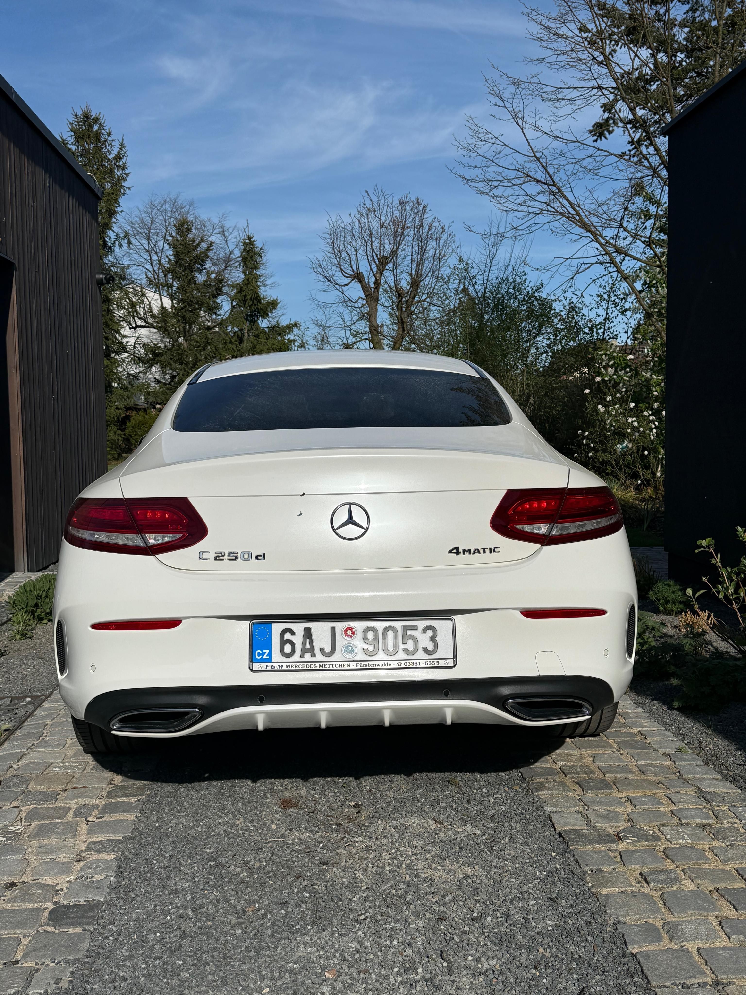 Mercedes-Benz Třídy C, 250 d 4Matic kupé - fotka 5