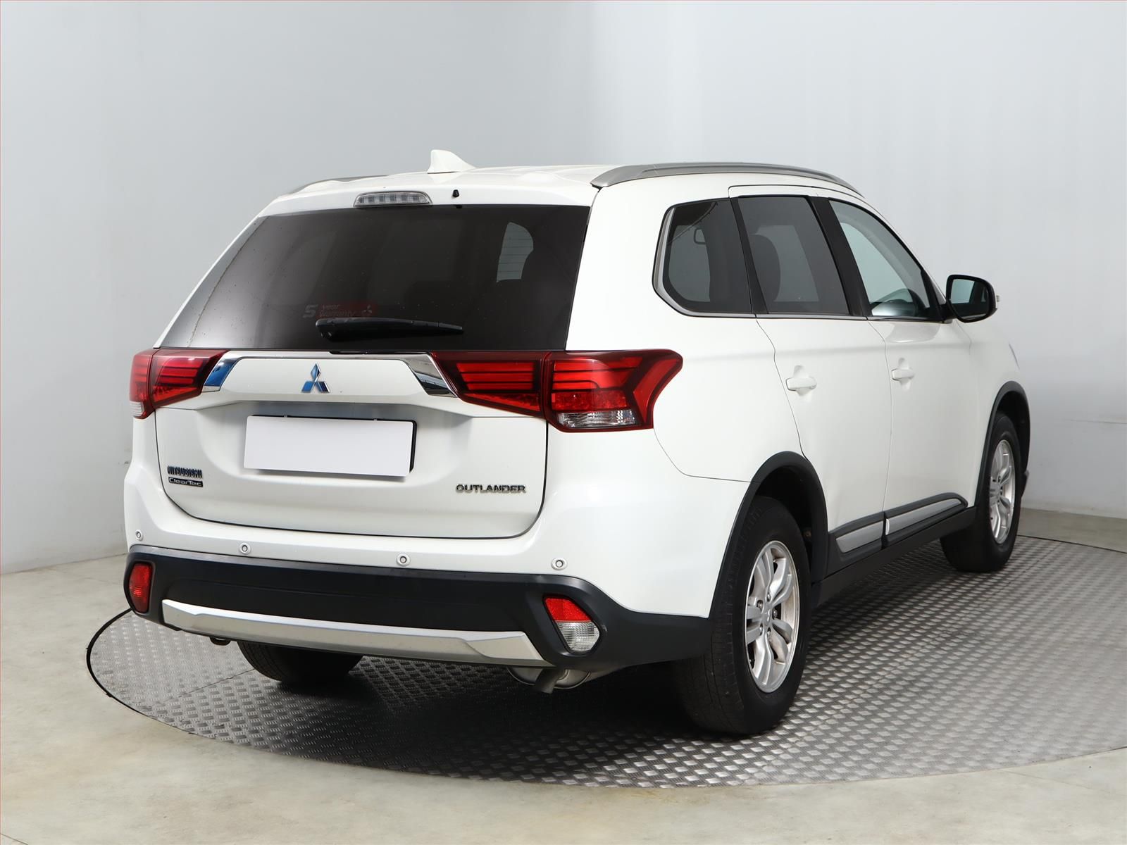 Mitsubishi Outlander, 2.0, Intense, ČR,1.maj - fotka 5