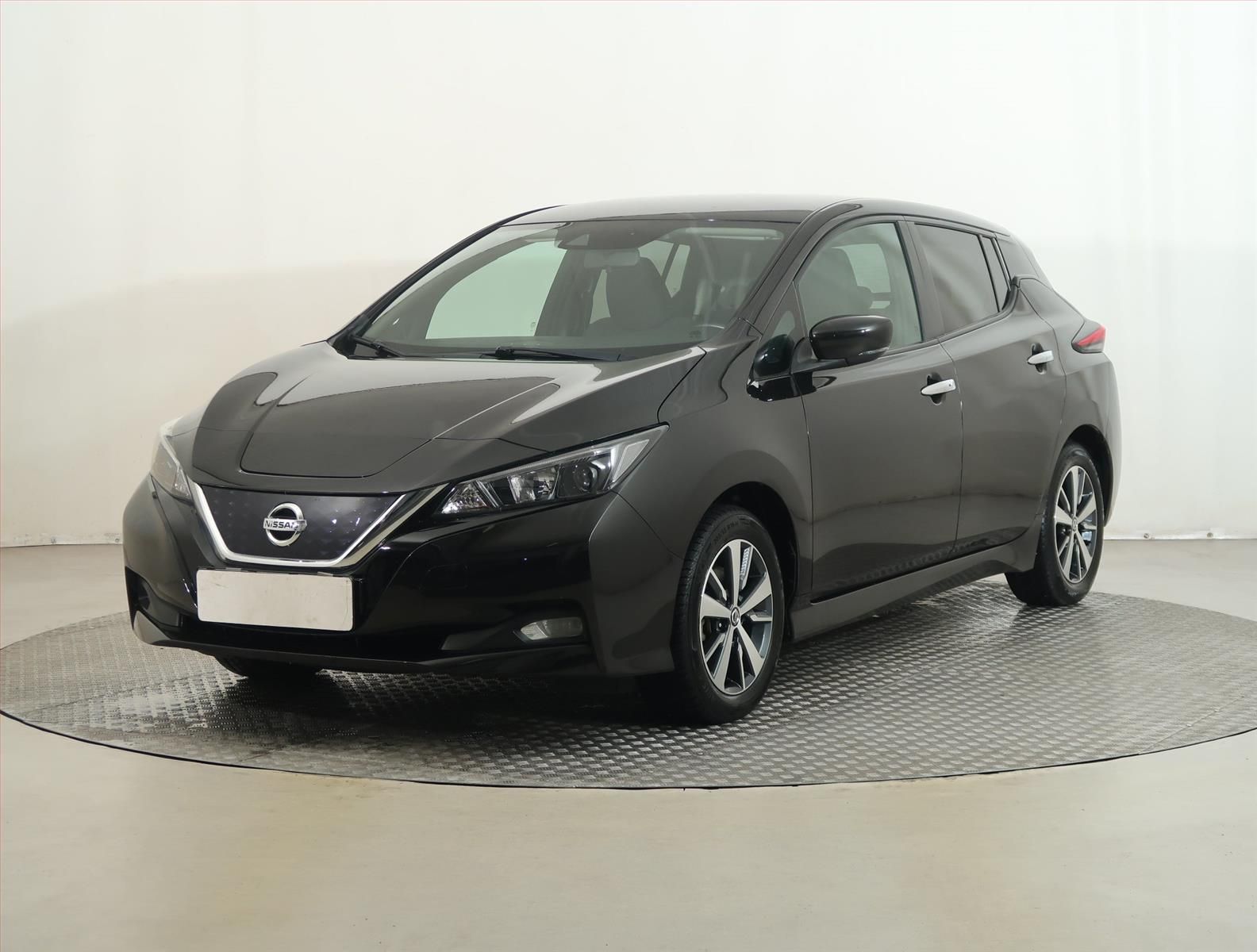 Nissan LEAF, 40 kWh, SoH 94%, Automat - fotka 2