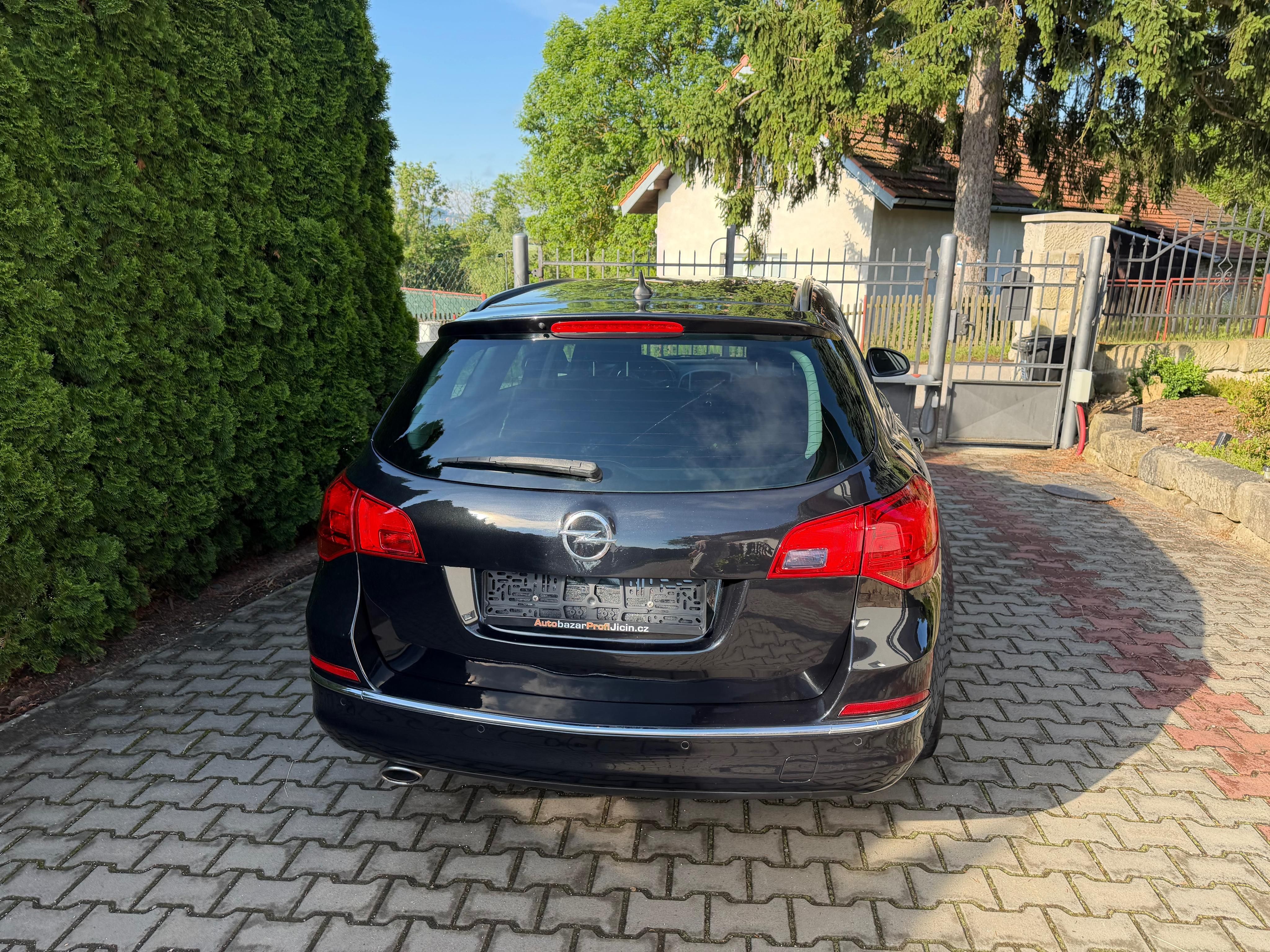 Opel Astra, 2,0TDCi / 121kw Sport tourer - fotka 5