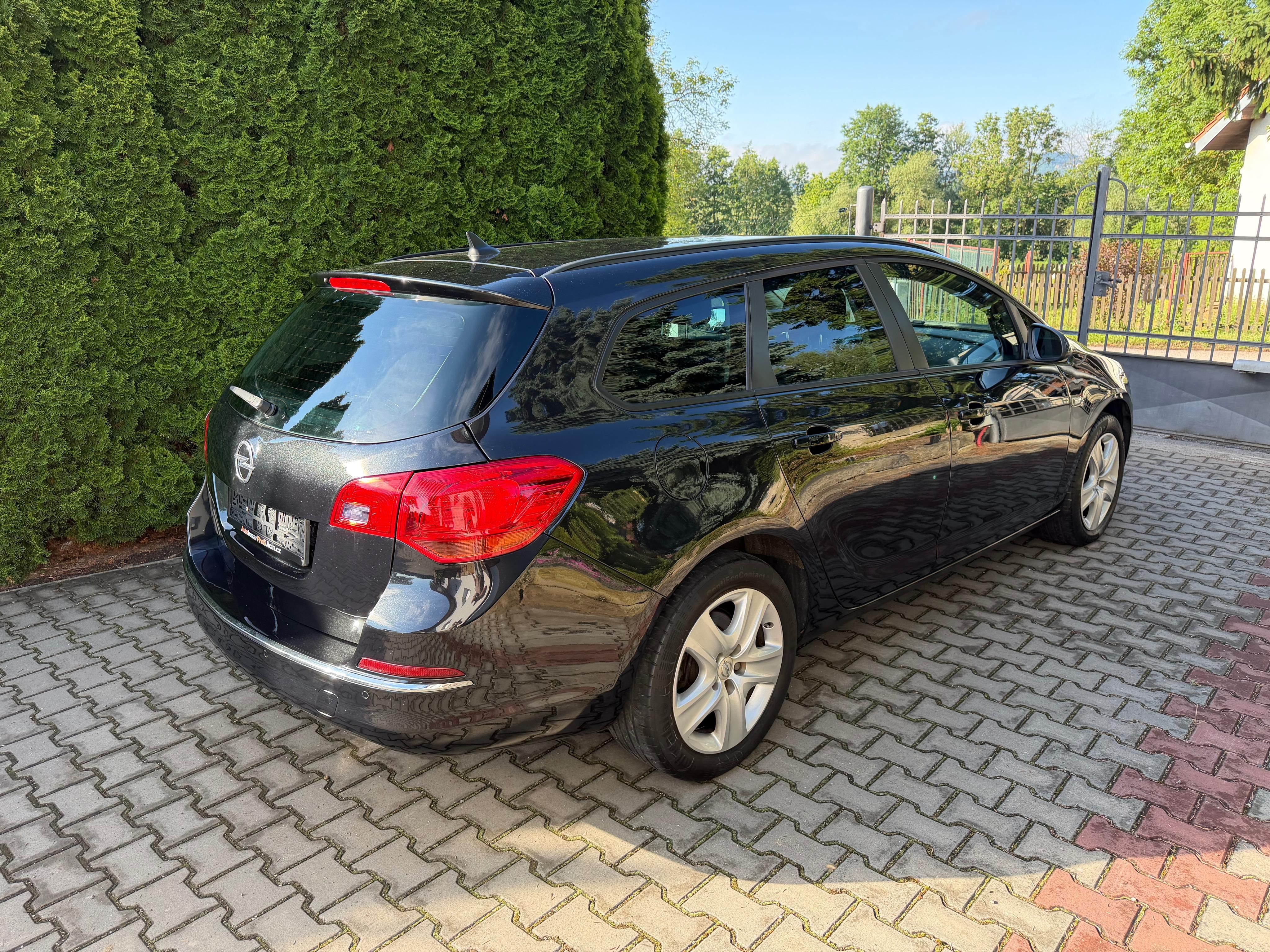 Opel Astra, 2,0TDCi / 121kw Sport tourer - fotka 4