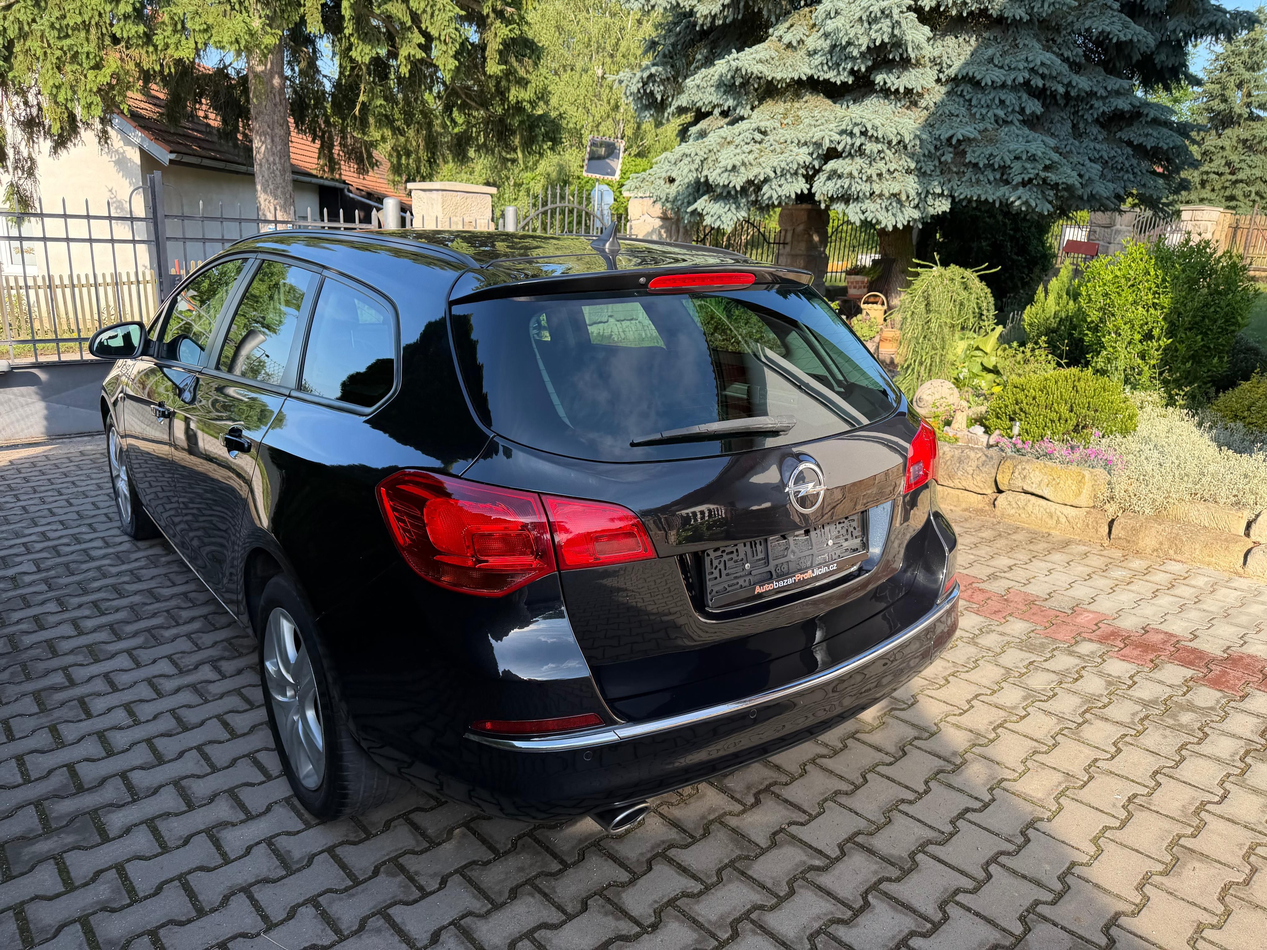 Opel Astra, 2,0TDCi / 121kw Sport tourer - fotka 6